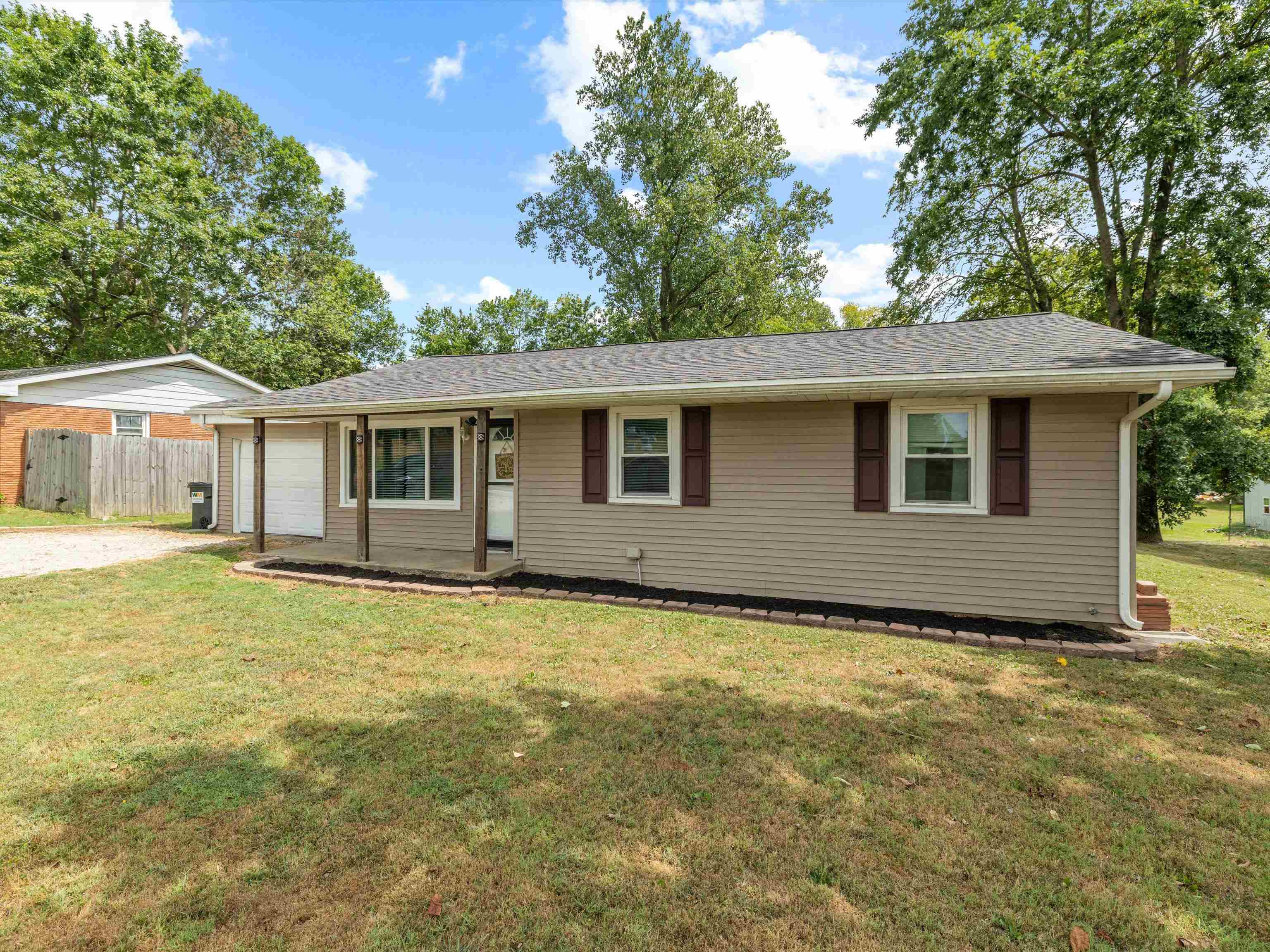 926 Main Street, Corydon, Kentucky 42406, 3 Bedrooms Bedrooms, ,1 BathroomBathrooms,Single Family Residence,For Sale,Main Street,92900