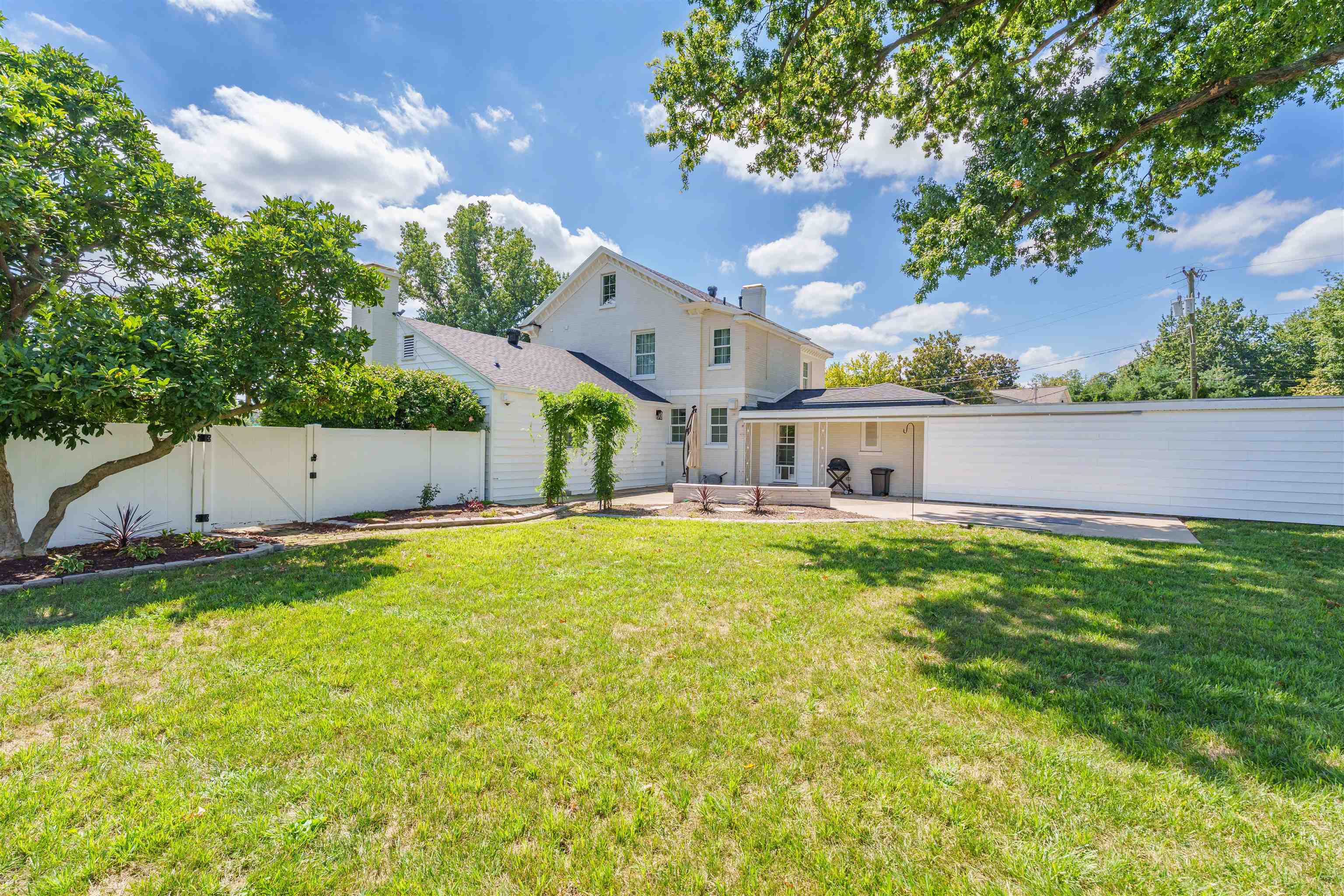 409 Griffith Ave, Owensboro, Kentucky 42301, 5 Bedrooms Bedrooms, ,3 BathroomsBathrooms,Single Family Residence,For Sale,Griffith Ave,92909