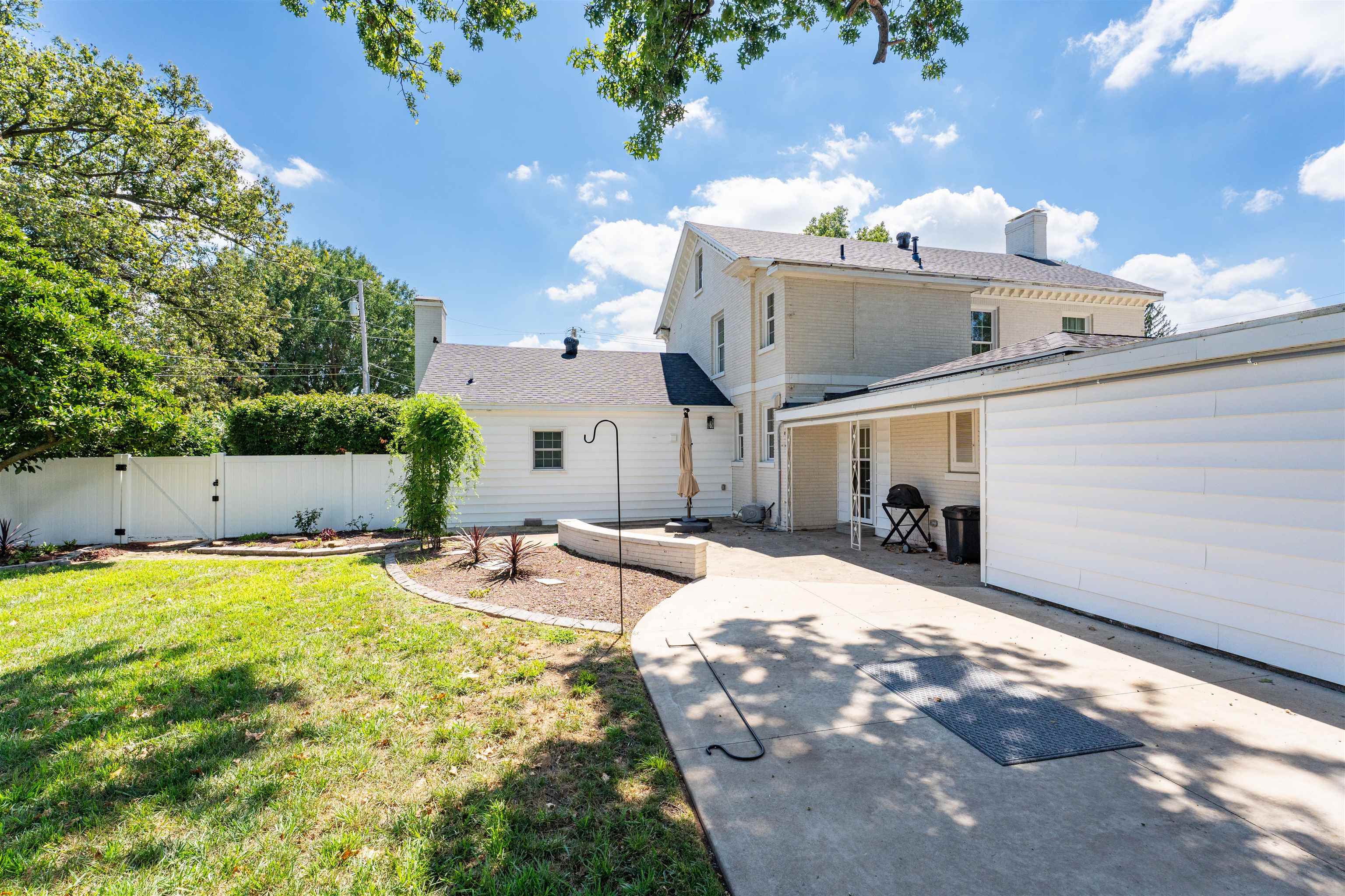 409 Griffith Ave, Owensboro, Kentucky 42301, 5 Bedrooms Bedrooms, ,3 BathroomsBathrooms,Single Family Residence,For Sale,Griffith Ave,92909