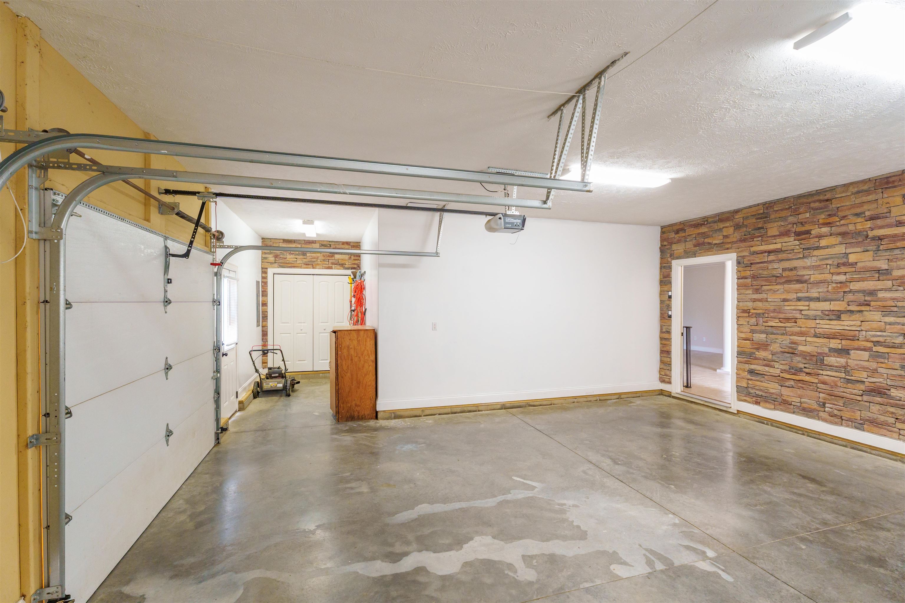 2065 Northwood Drive, Owensboro, Kentucky 42301, 4 Bedrooms Bedrooms, ,3 BathroomsBathrooms,Single Family Residence,For Sale,Northwood Drive,92910