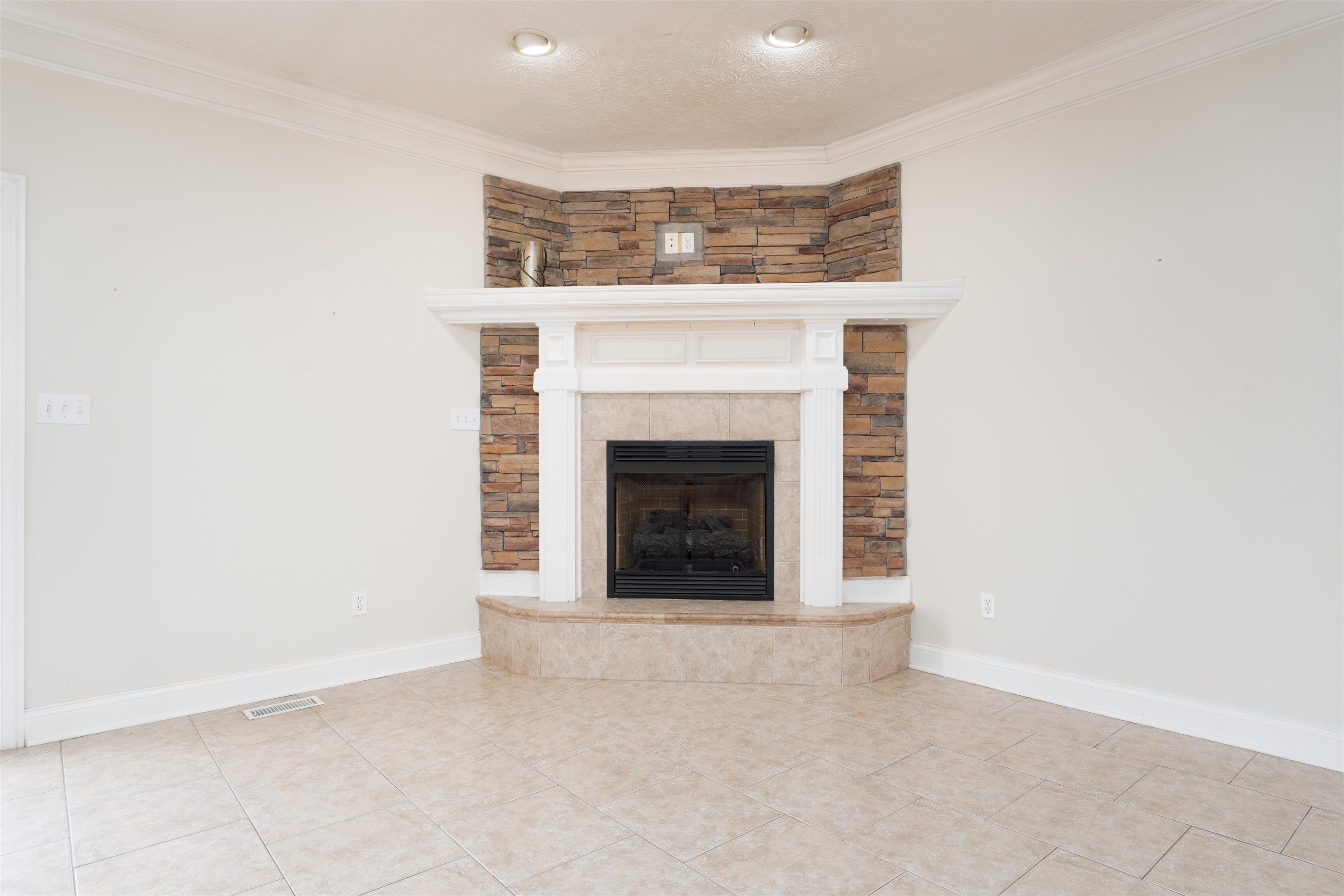 2065 Northwood Drive, Owensboro, Kentucky 42301, 4 Bedrooms Bedrooms, ,3 BathroomsBathrooms,Single Family Residence,For Sale,Northwood Drive,92910