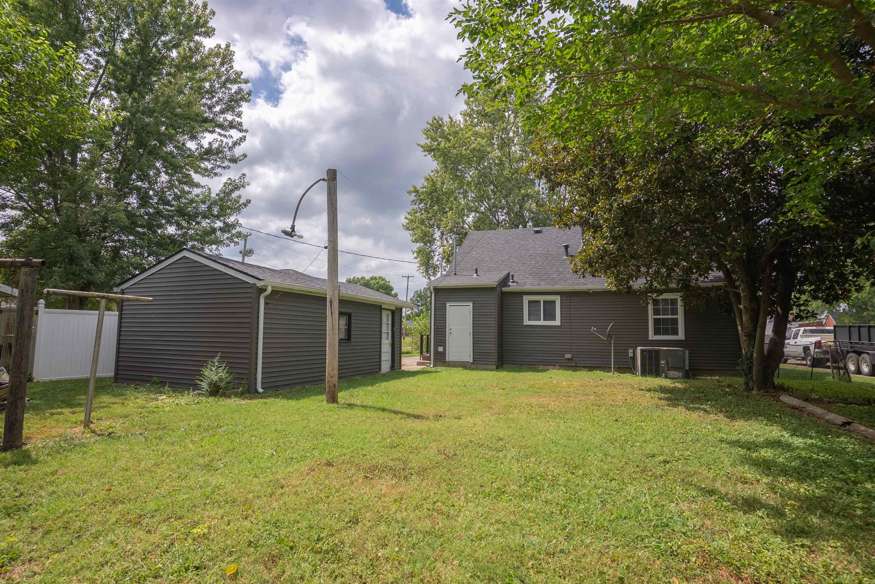 3441 Hawthorne Dr, Owensboro, Kentucky 42303, 3 Bedrooms Bedrooms, ,1 BathroomBathrooms,Single Family Residence,For Sale,Hawthorne Dr,92915
