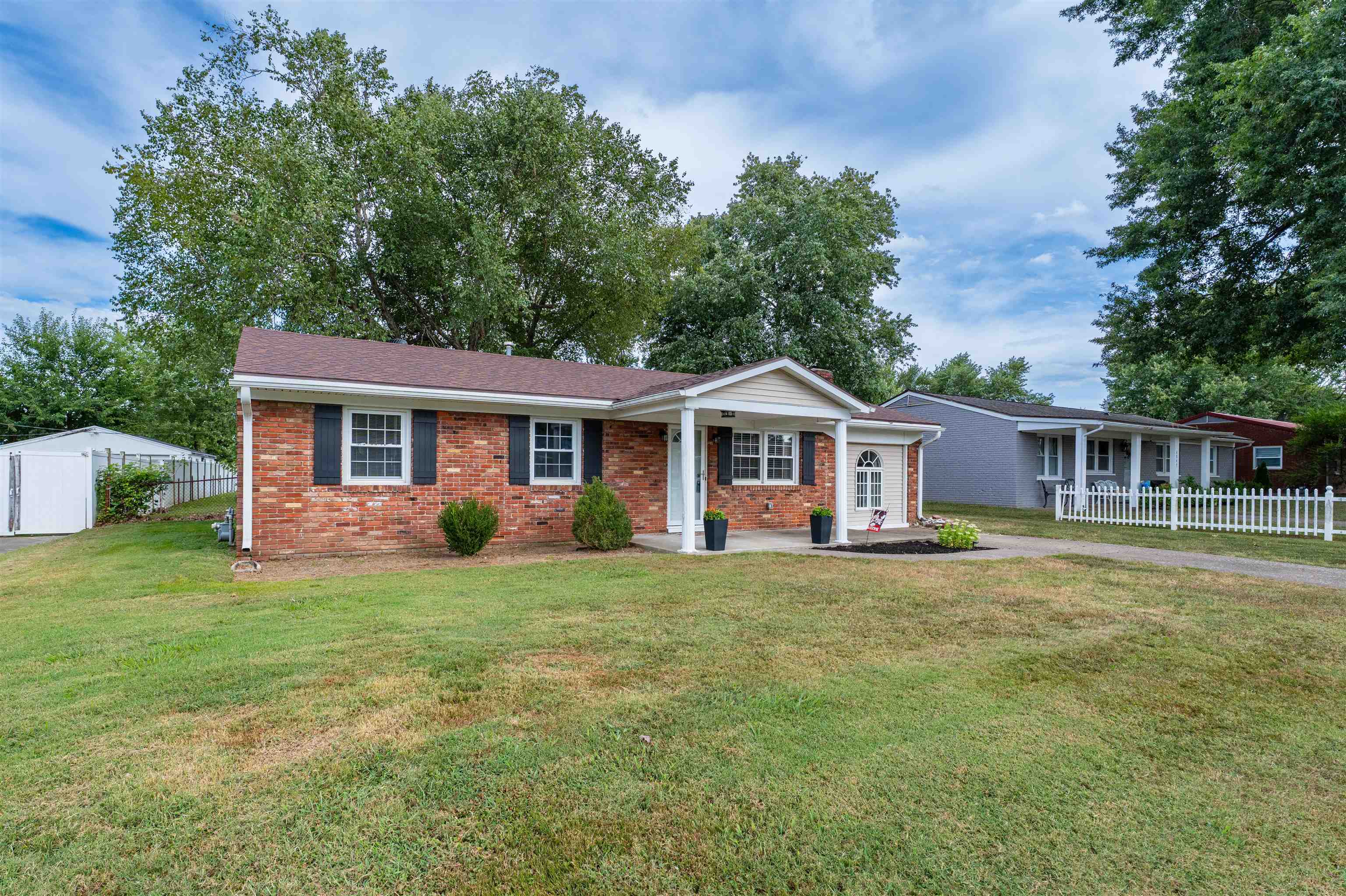4853 Sturbridge Place, Owensboro, Kentucky 42303, 3 Bedrooms Bedrooms, ,1 BathroomBathrooms,Single Family Residence,For Sale,Sturbridge Place,92918