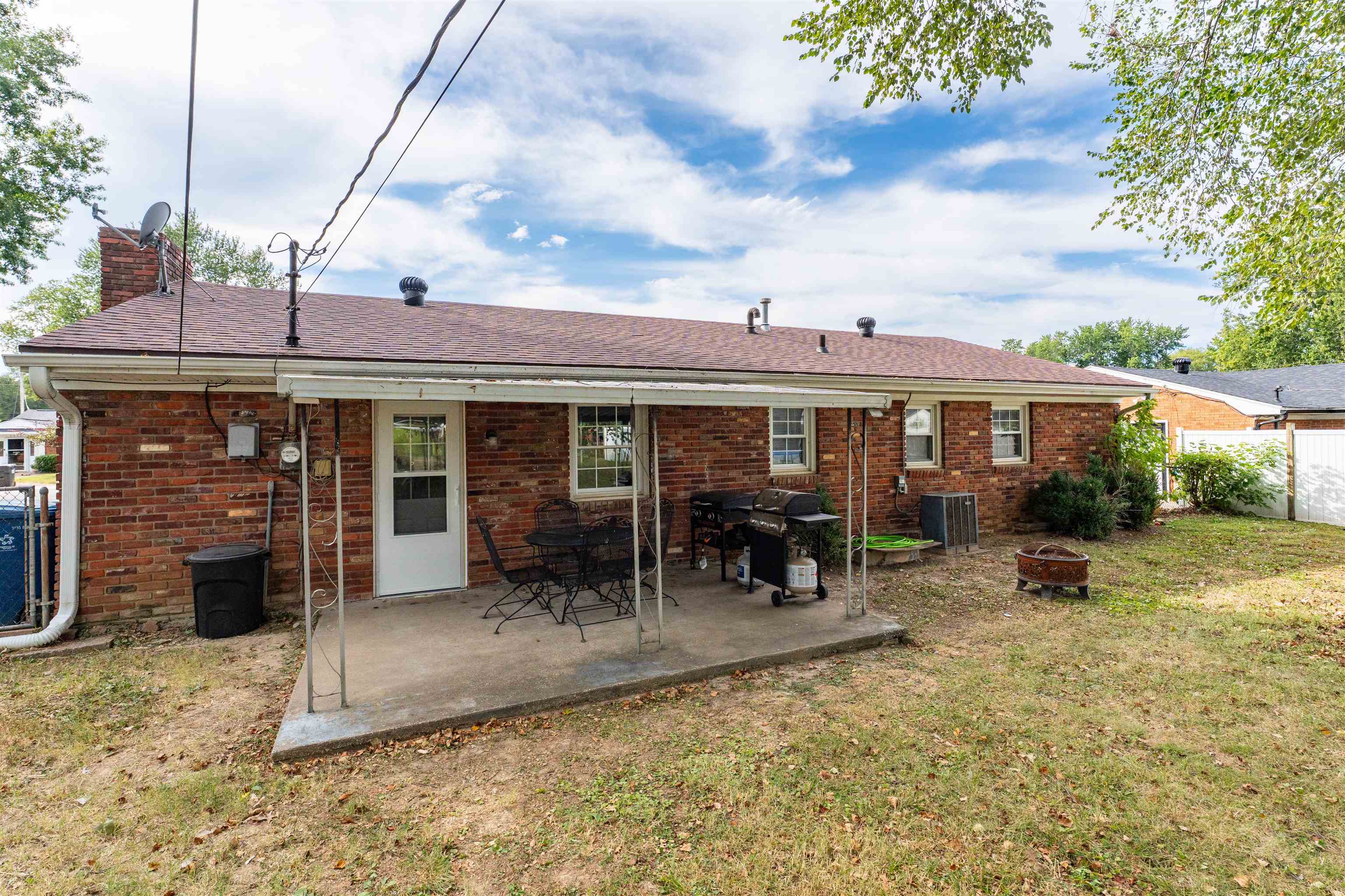 4853 Sturbridge Place, Owensboro, Kentucky 42303, 3 Bedrooms Bedrooms, ,1 BathroomBathrooms,Single Family Residence,For Sale,Sturbridge Place,92918