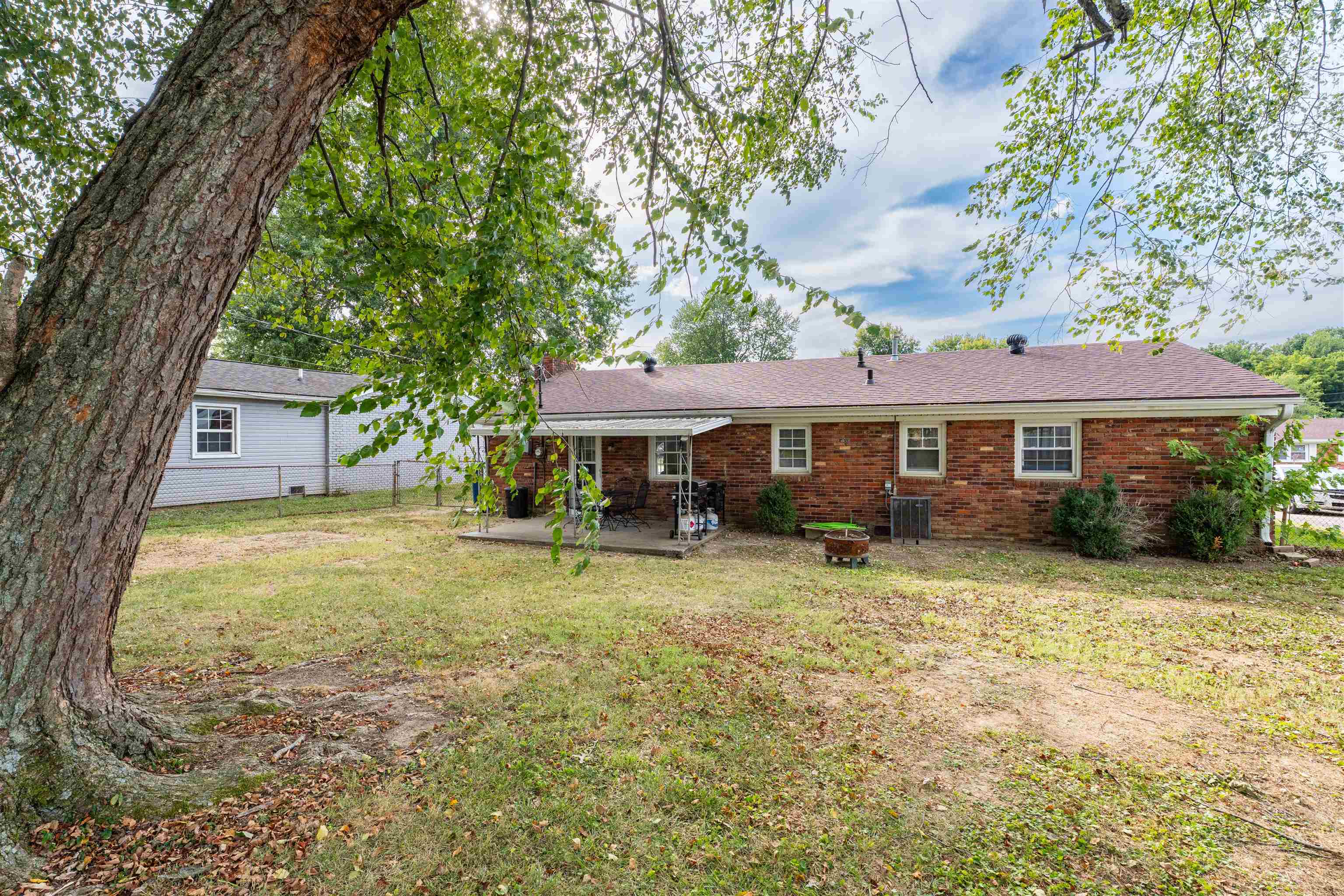4853 Sturbridge Place, Owensboro, Kentucky 42303, 3 Bedrooms Bedrooms, ,1 BathroomBathrooms,Single Family Residence,For Sale,Sturbridge Place,92918