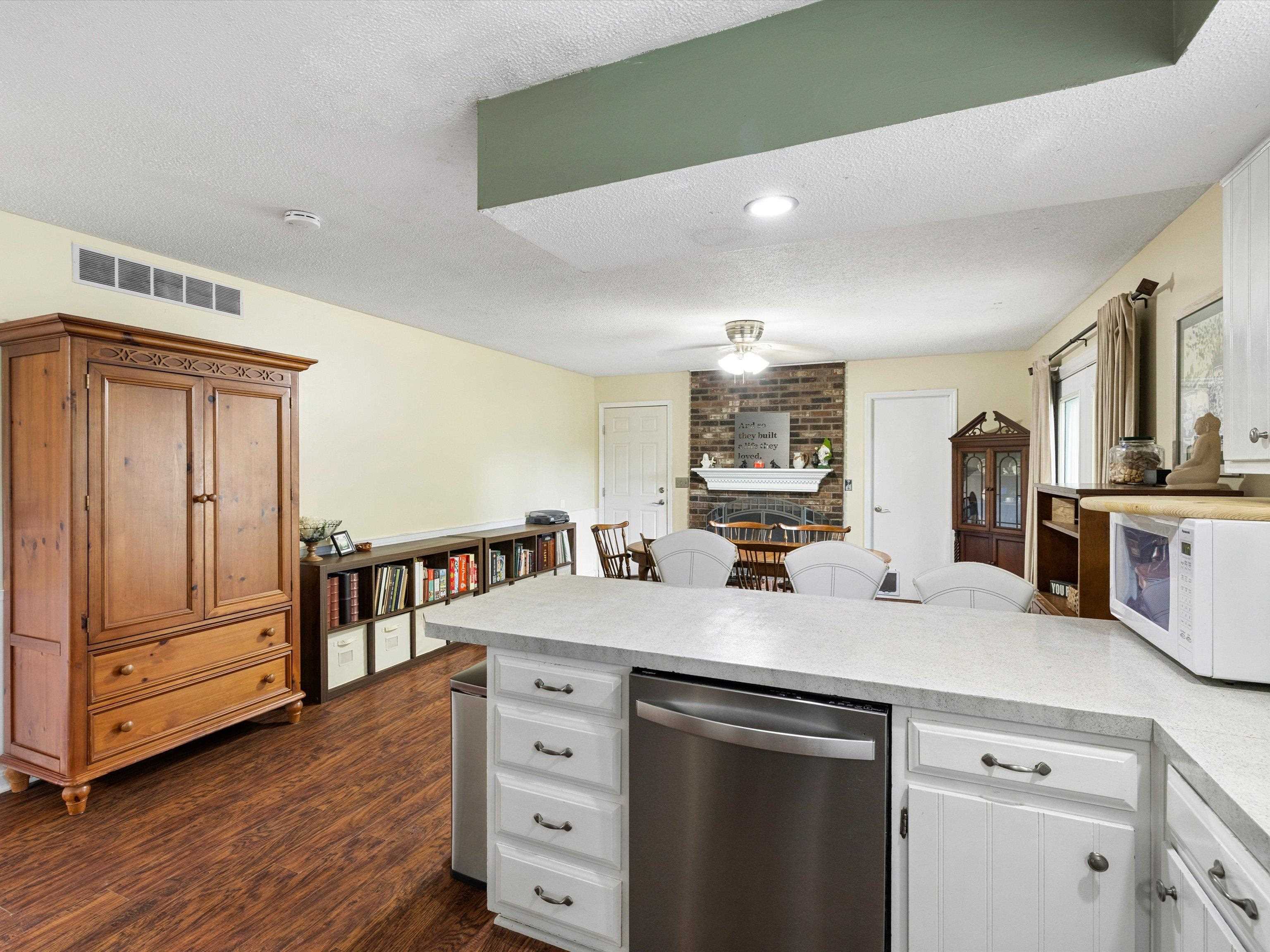 1036 Ernest Ln, Henderson, Kentucky 42420, 3 Bedrooms Bedrooms, ,1 BathroomBathrooms,Ranch,For Sale,Ernest Ln,92928