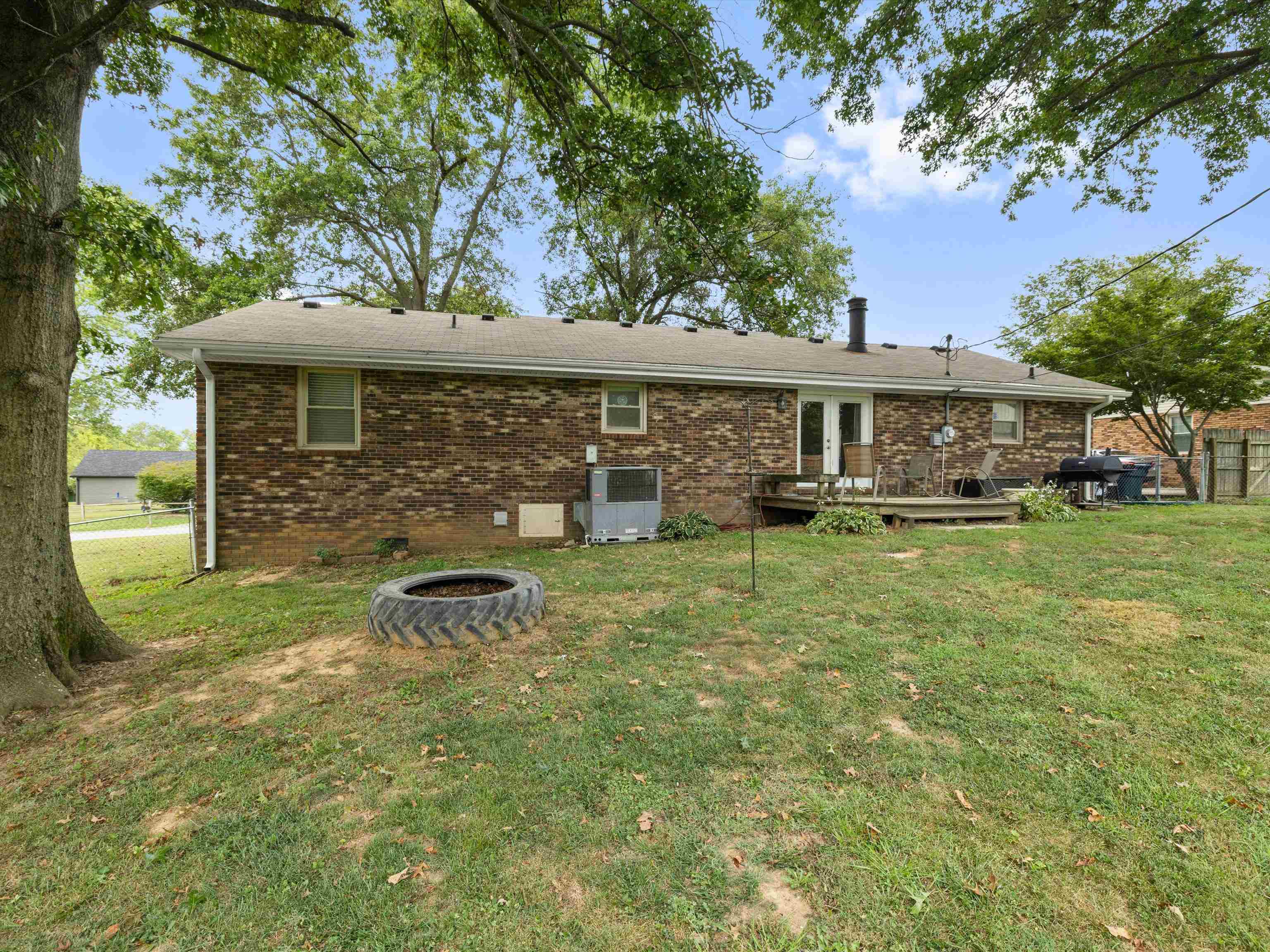 1036 Ernest Ln, Henderson, Kentucky 42420, 3 Bedrooms Bedrooms, ,1 BathroomBathrooms,Ranch,For Sale,Ernest Ln,92928