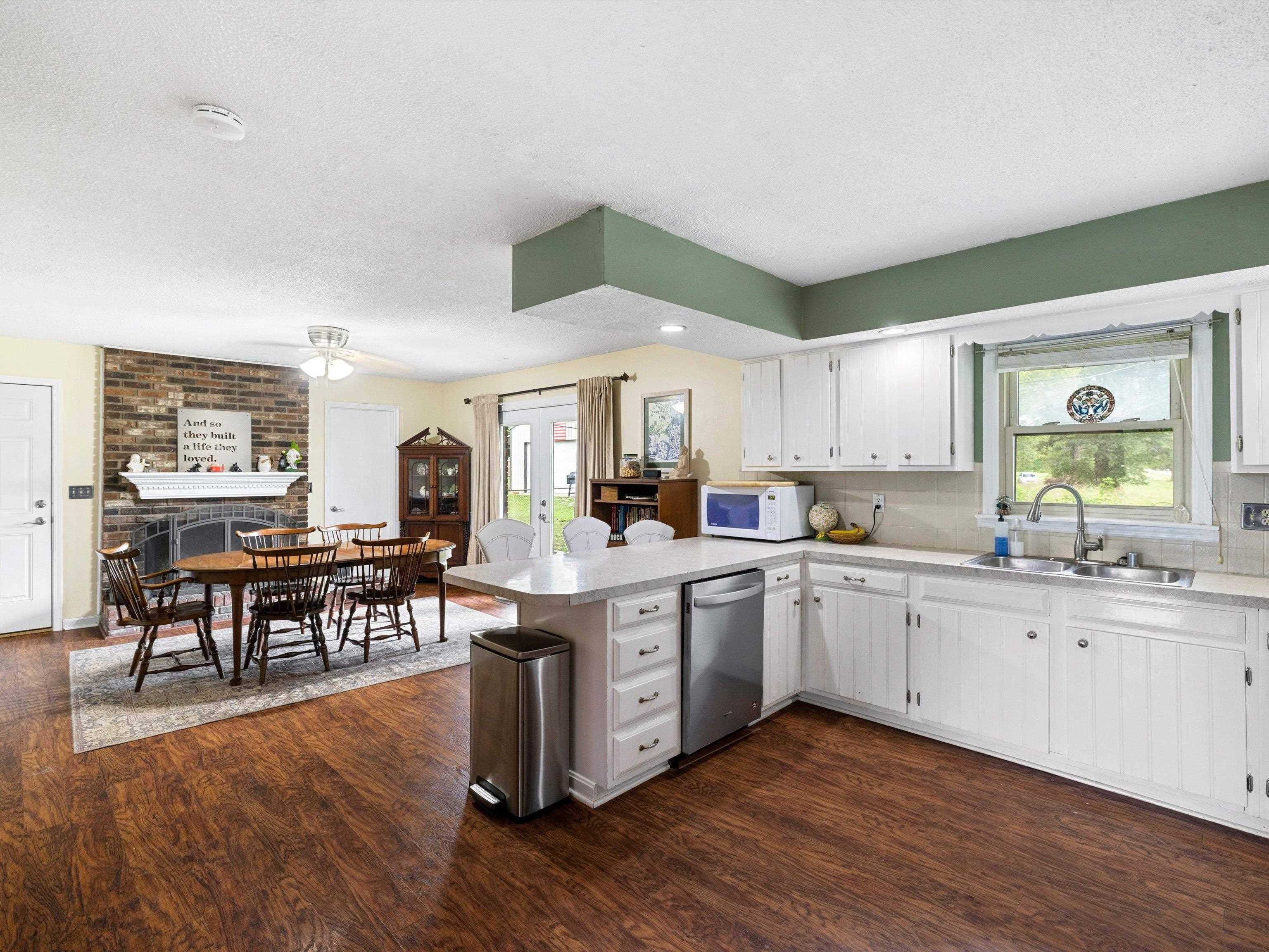 1036 Ernest Ln, Henderson, Kentucky 42420, 3 Bedrooms Bedrooms, ,1 BathroomBathrooms,Ranch,For Sale,Ernest Ln,92928