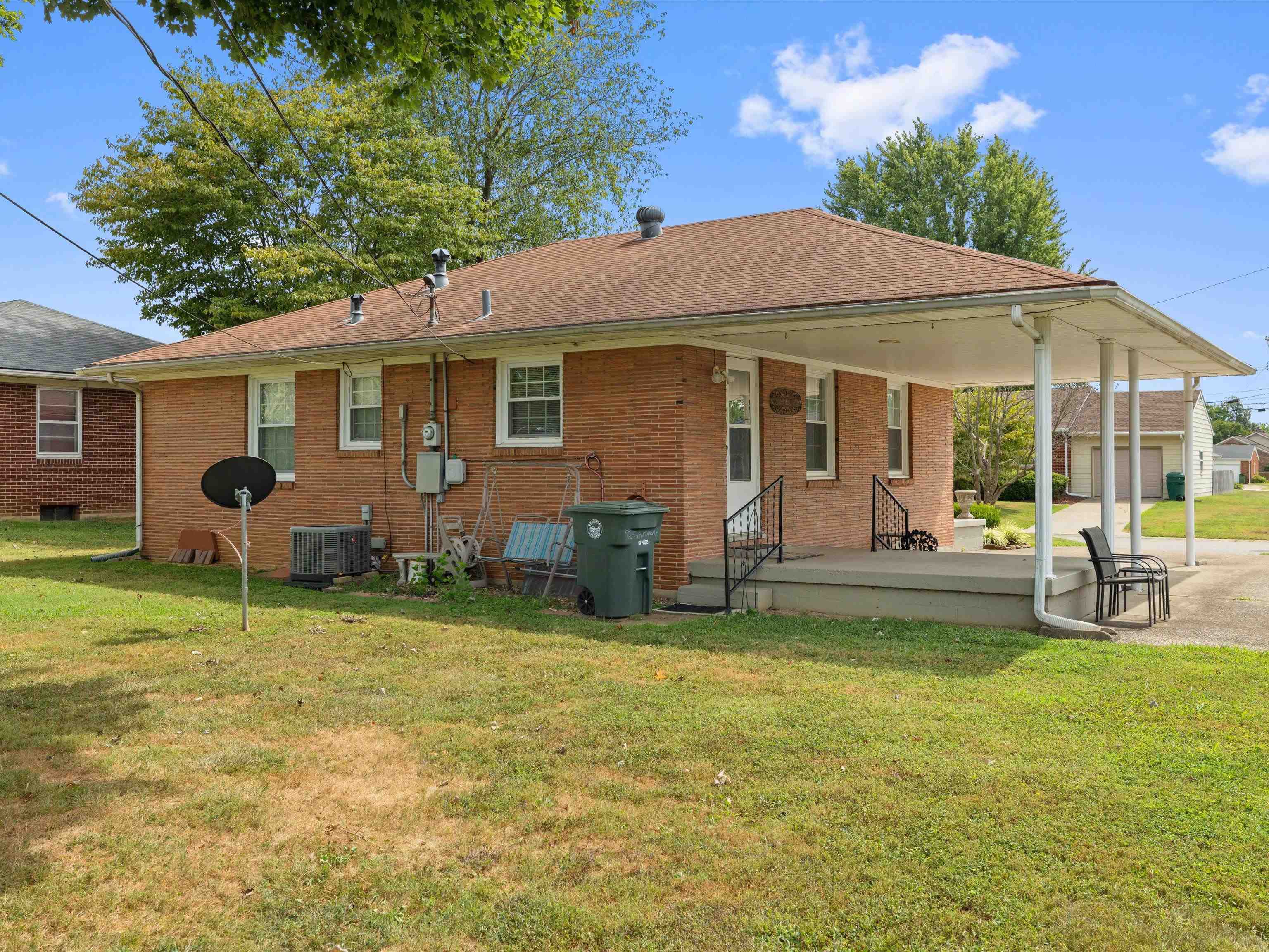 725 Canterbury Rd, Owensboro, Kentucky 42303, 2 Bedrooms Bedrooms, ,1 BathroomBathrooms,Single Family Residence,For Sale,Canterbury Rd,92930