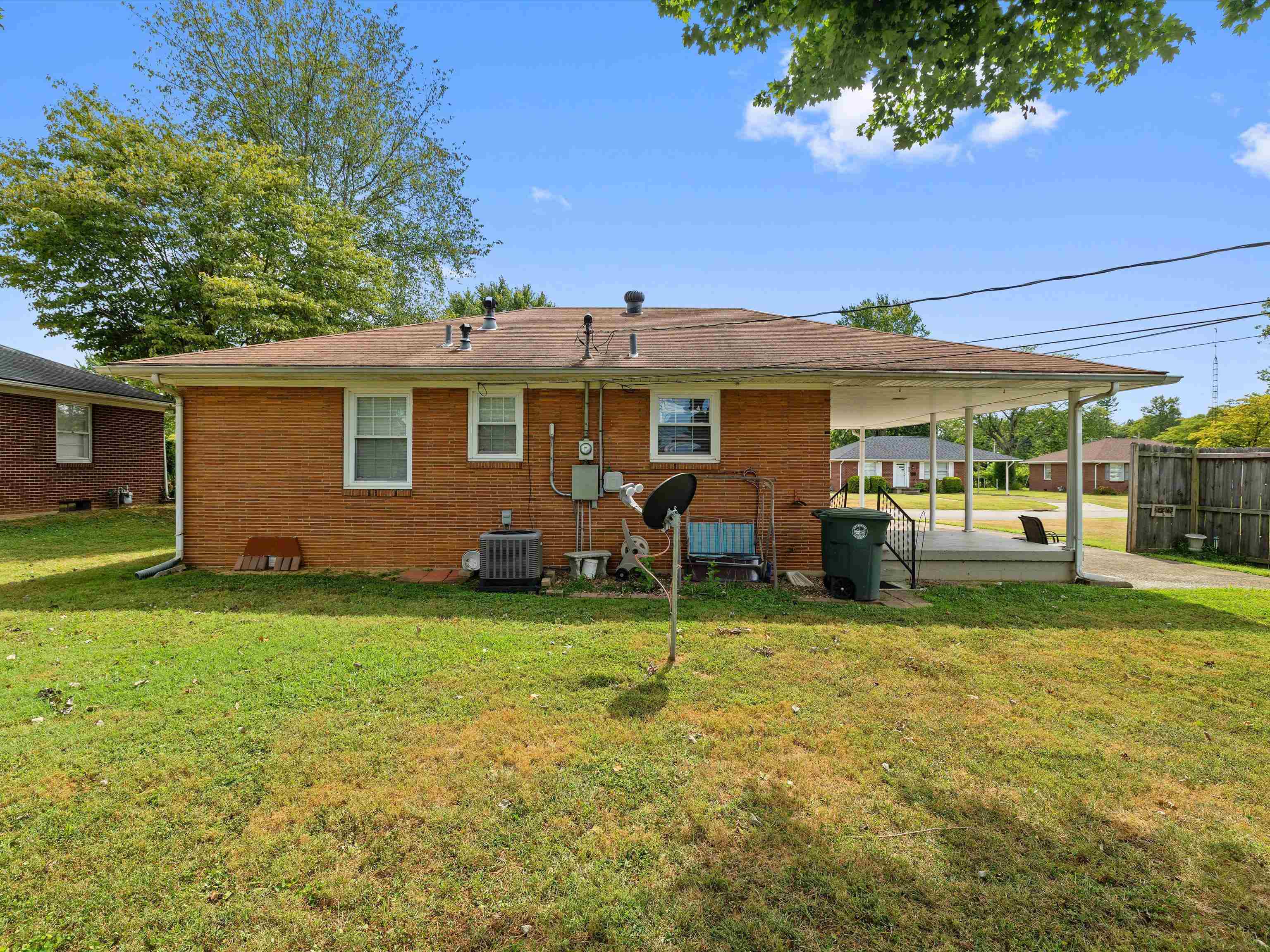 725 Canterbury Rd, Owensboro, Kentucky 42303, 2 Bedrooms Bedrooms, ,1 BathroomBathrooms,Single Family Residence,For Sale,Canterbury Rd,92930