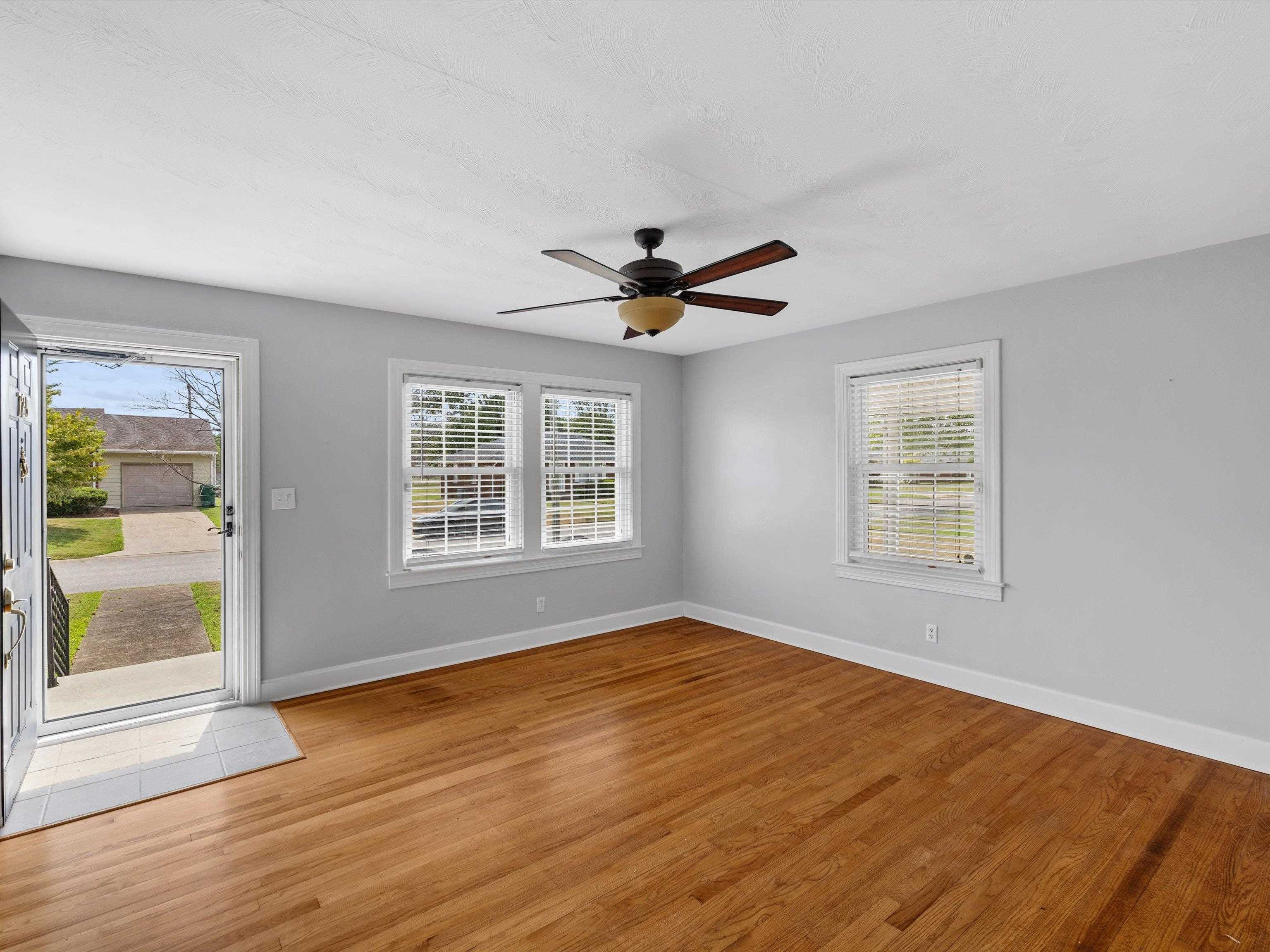 725 Canterbury Rd, Owensboro, Kentucky 42303, 2 Bedrooms Bedrooms, ,1 BathroomBathrooms,Single Family Residence,For Sale,Canterbury Rd,92930