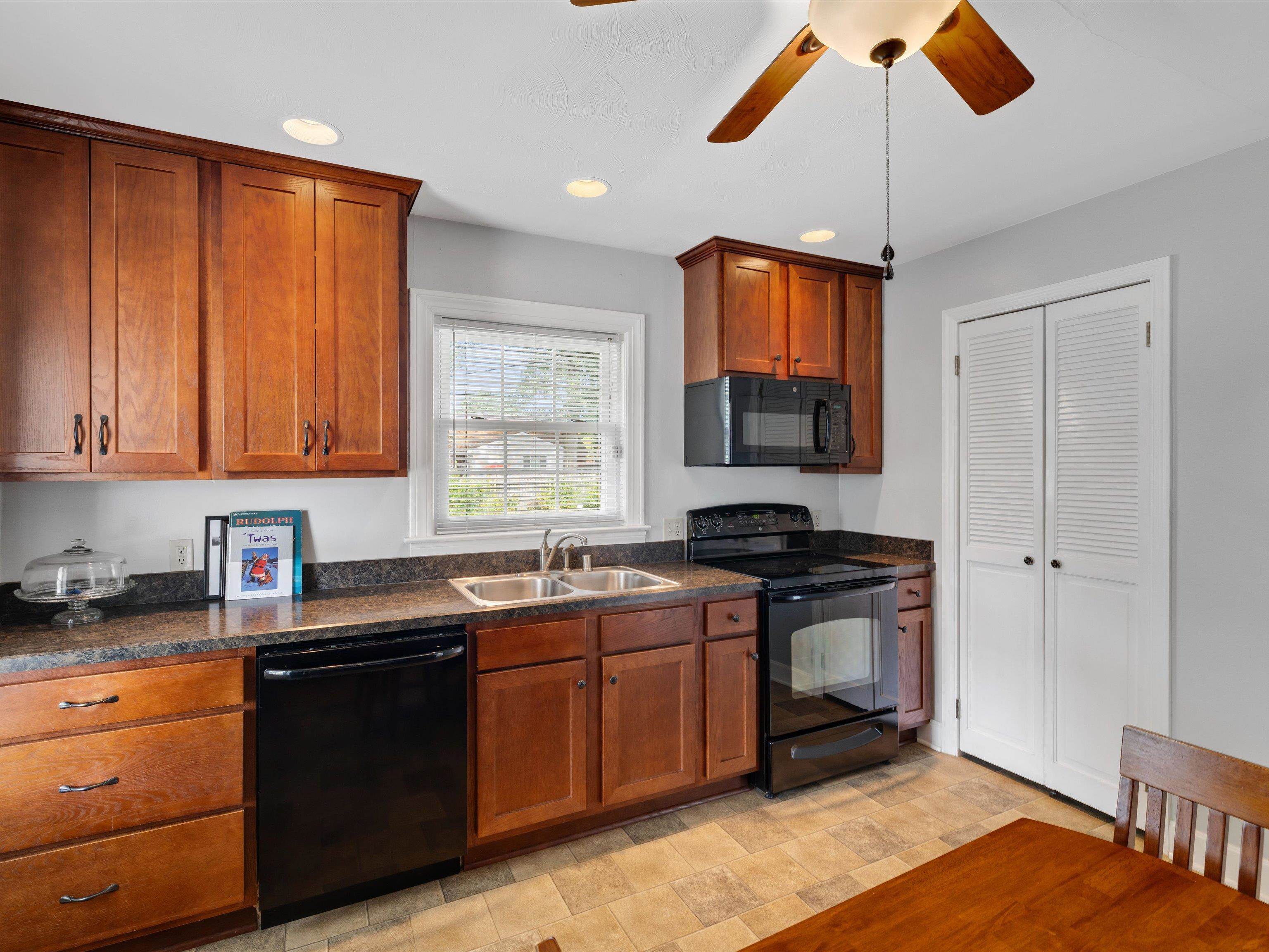 725 Canterbury Rd, Owensboro, Kentucky 42303, 2 Bedrooms Bedrooms, ,1 BathroomBathrooms,Single Family Residence,For Sale,Canterbury Rd,92930