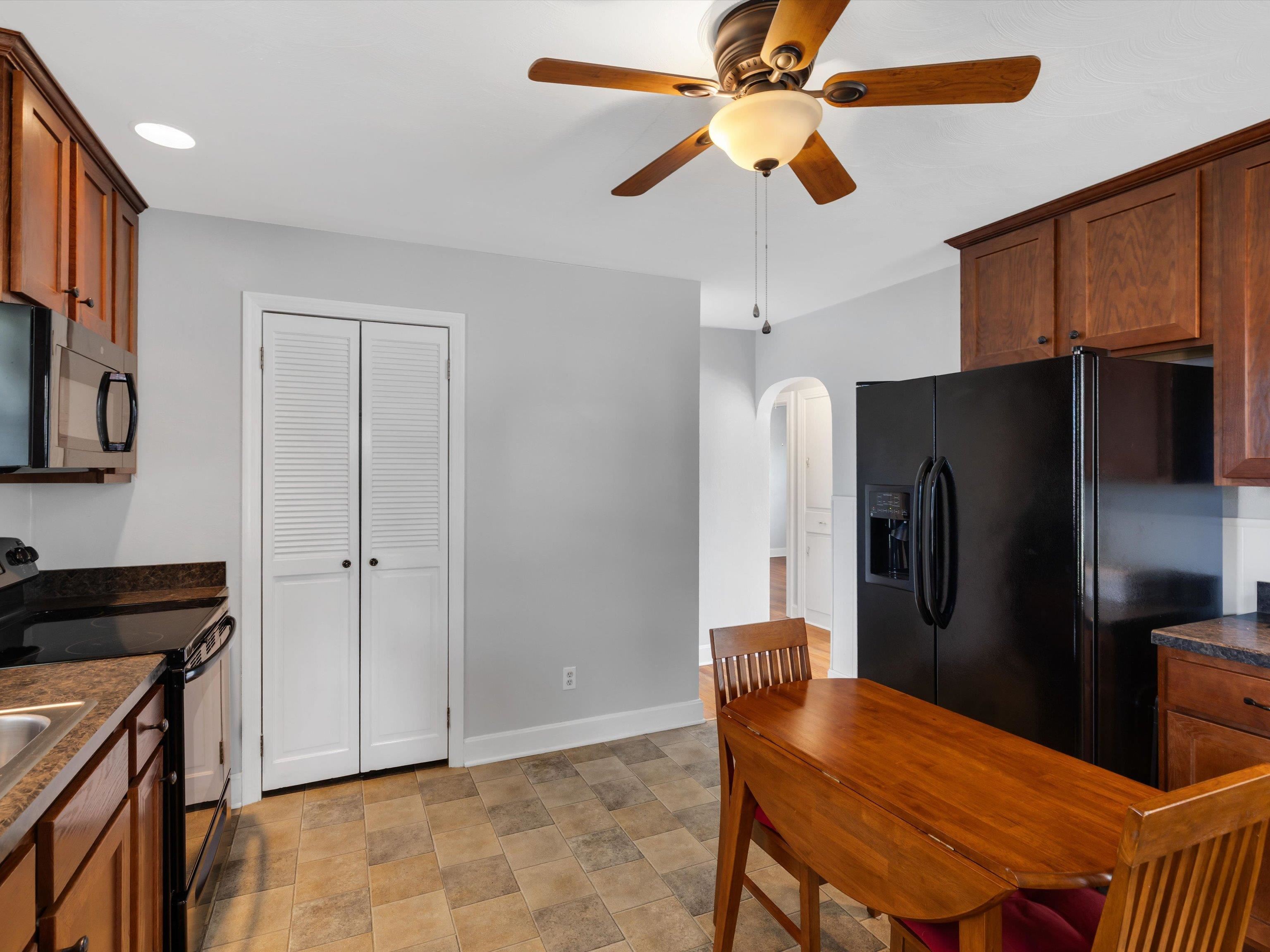 725 Canterbury Rd, Owensboro, Kentucky 42303, 2 Bedrooms Bedrooms, ,1 BathroomBathrooms,Single Family Residence,For Sale,Canterbury Rd,92930