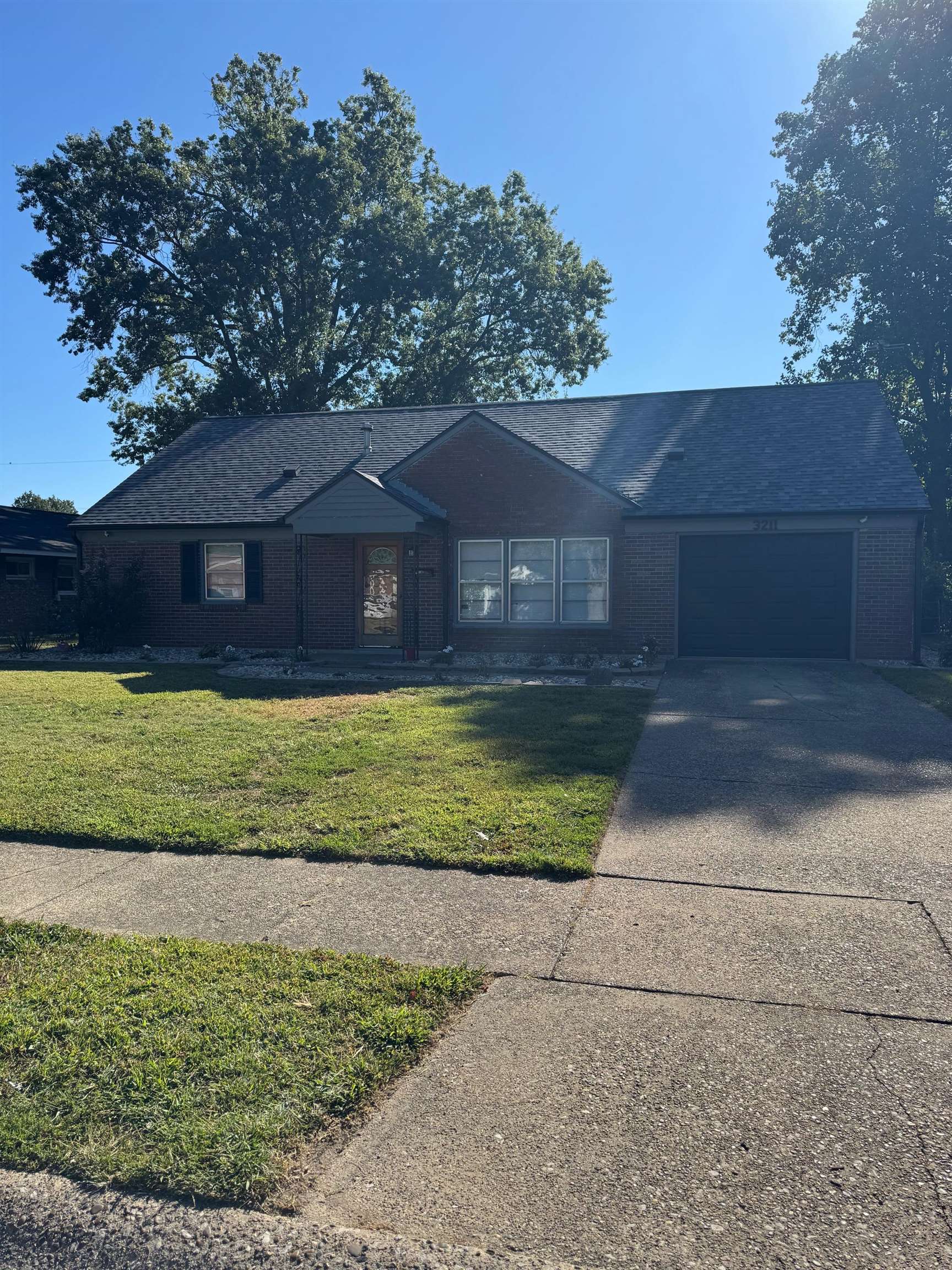 3211 Chickasaw Drive, Owensboro, Kentucky 43201, 4 Bedrooms Bedrooms, ,2 BathroomsBathrooms,Single Family Residence,For Sale,Chickasaw Drive,92931