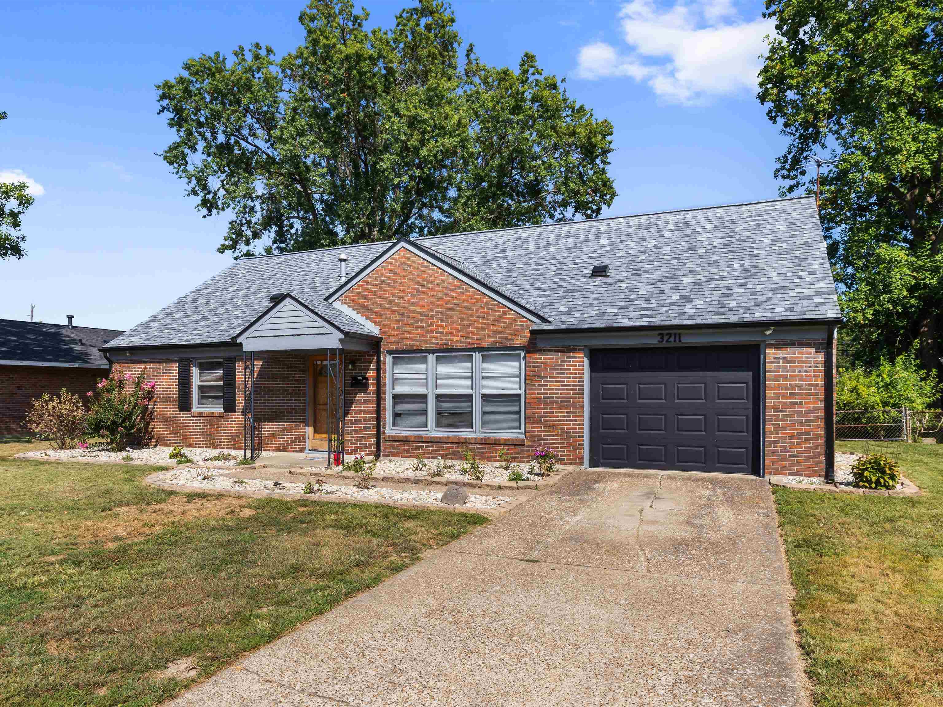 3211 Chickasaw Drive, Owensboro, Kentucky 43201, 4 Bedrooms Bedrooms, ,2 BathroomsBathrooms,Single Family Residence,For Sale,Chickasaw Drive,92931