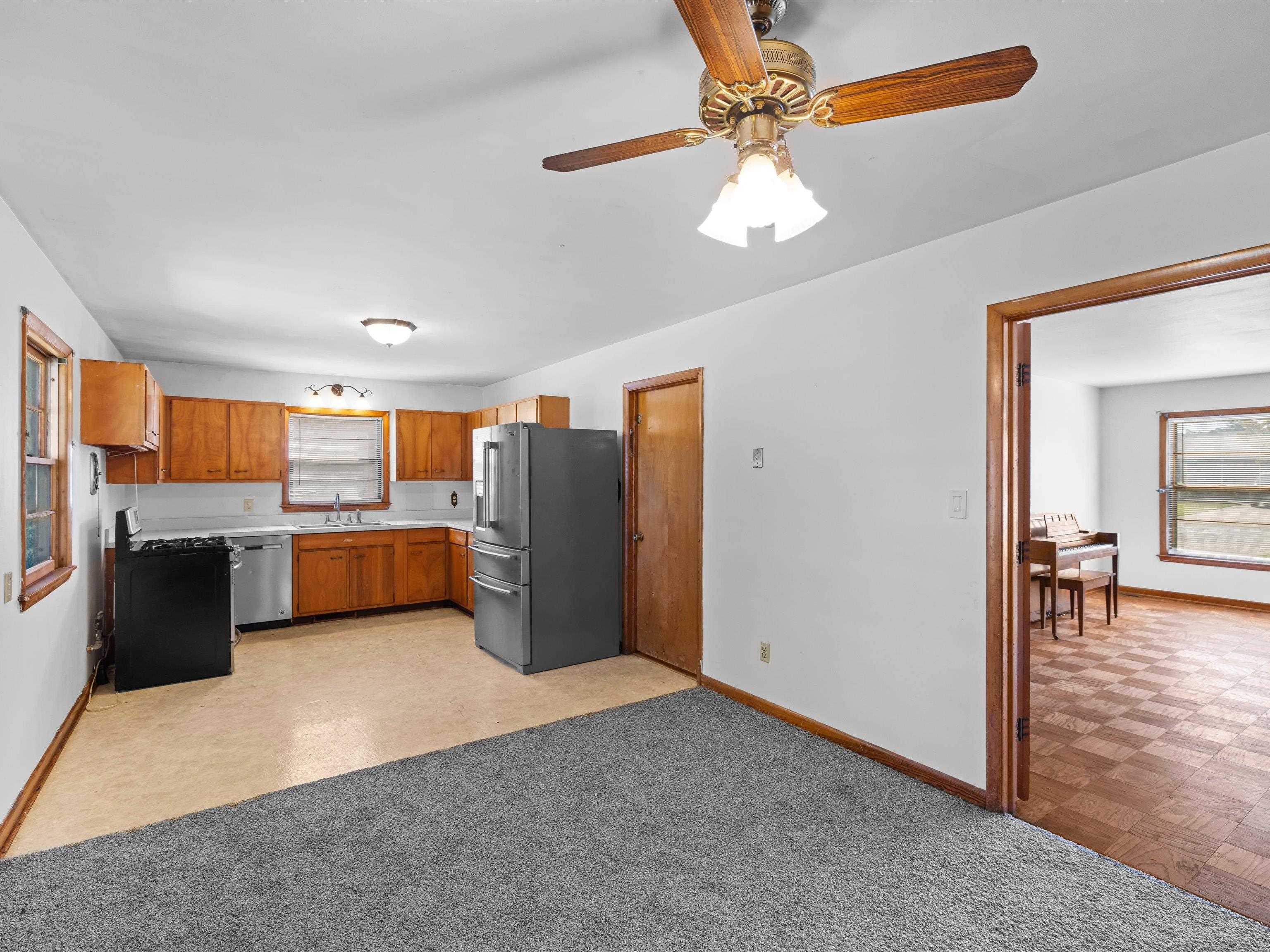 3211 Chickasaw Drive, Owensboro, Kentucky 43201, 4 Bedrooms Bedrooms, ,2 BathroomsBathrooms,Single Family Residence,For Sale,Chickasaw Drive,92931