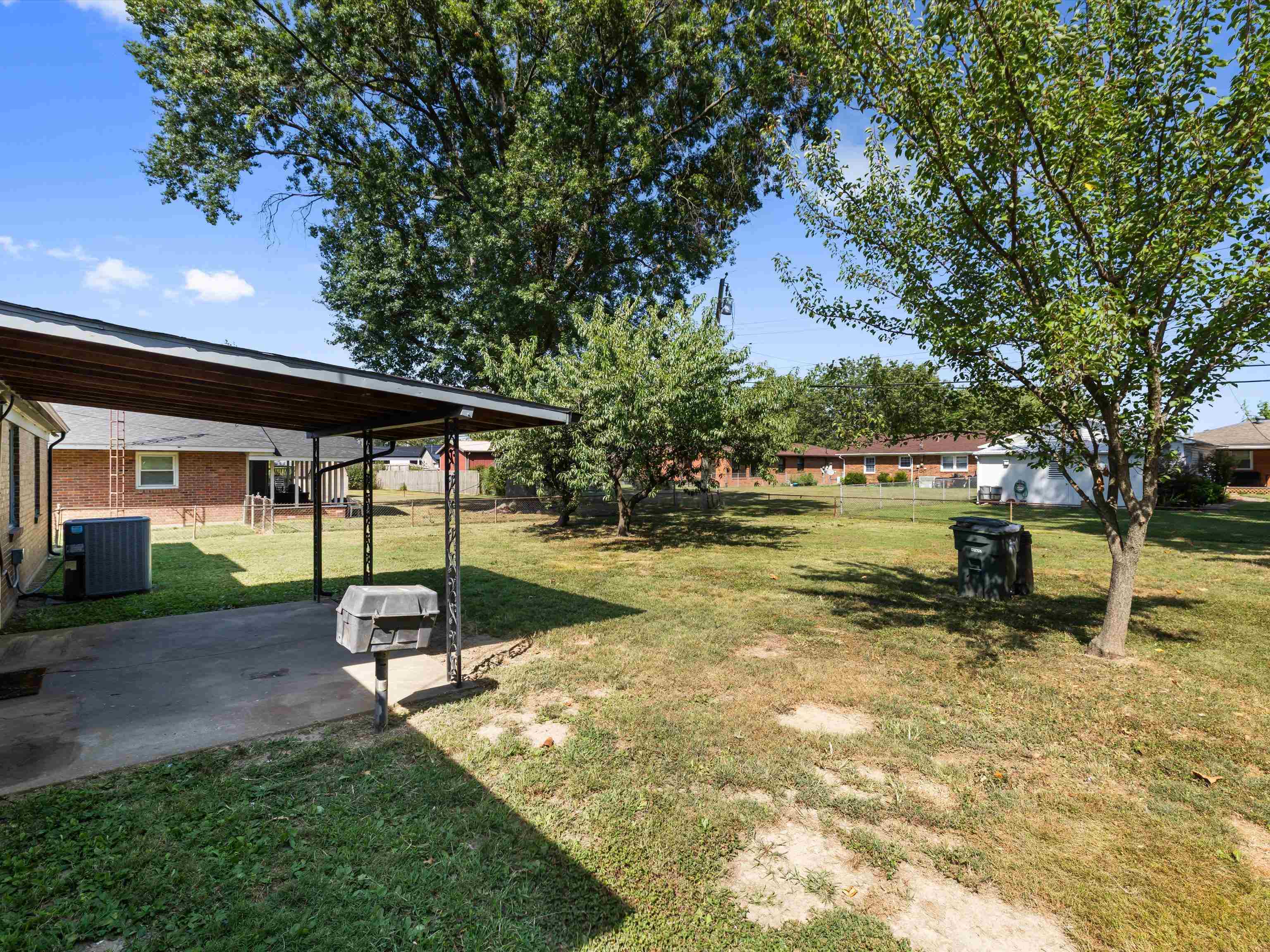 3211 Chickasaw Drive, Owensboro, Kentucky 43201, 4 Bedrooms Bedrooms, ,2 BathroomsBathrooms,Single Family Residence,For Sale,Chickasaw Drive,92931