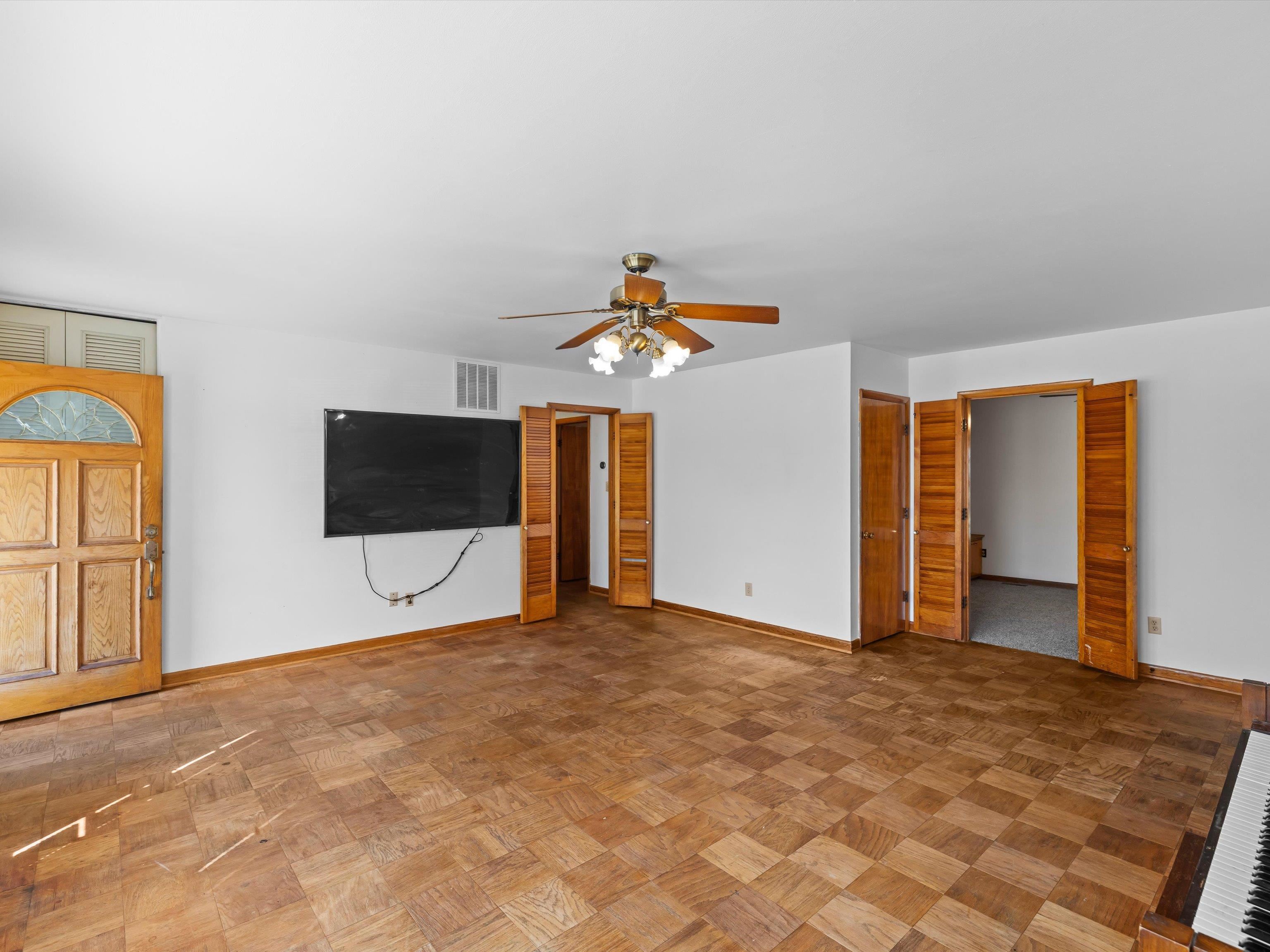 3211 Chickasaw Drive, Owensboro, Kentucky 43201, 4 Bedrooms Bedrooms, ,2 BathroomsBathrooms,Single Family Residence,For Sale,Chickasaw Drive,92931
