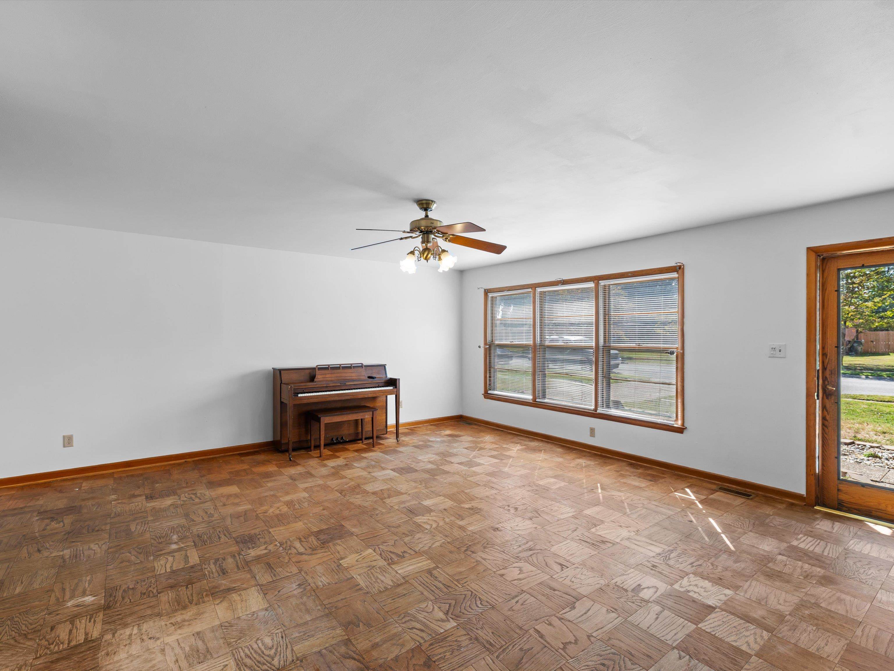 3211 Chickasaw Drive, Owensboro, Kentucky 43201, 4 Bedrooms Bedrooms, ,2 BathroomsBathrooms,Single Family Residence,For Sale,Chickasaw Drive,92931