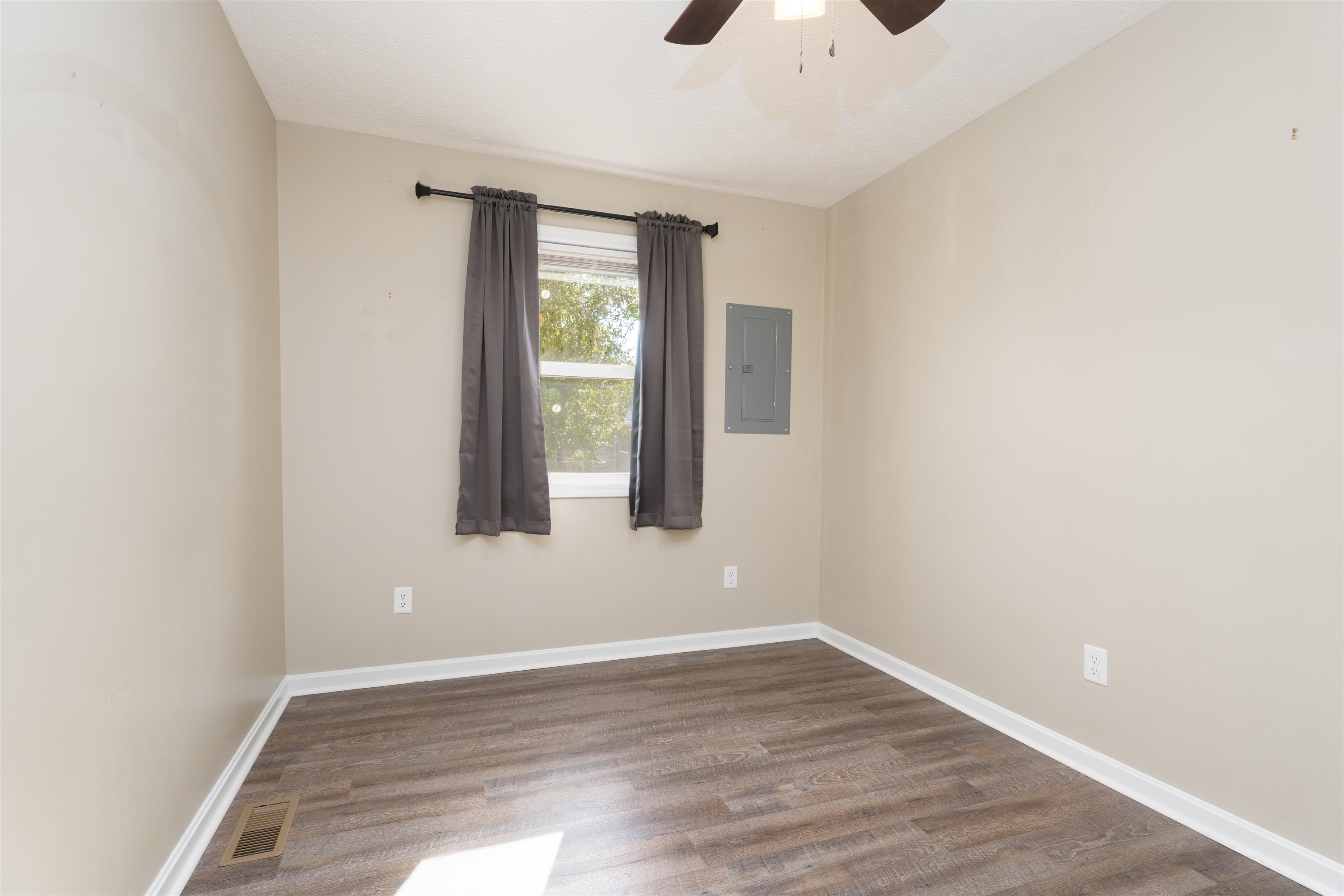 714 Glenn Ct., Owensboro, Kentucky 42303, 2 Bedrooms Bedrooms, ,1 BathroomBathrooms,Single Family Residence,For Sale,Glenn Ct.,92933