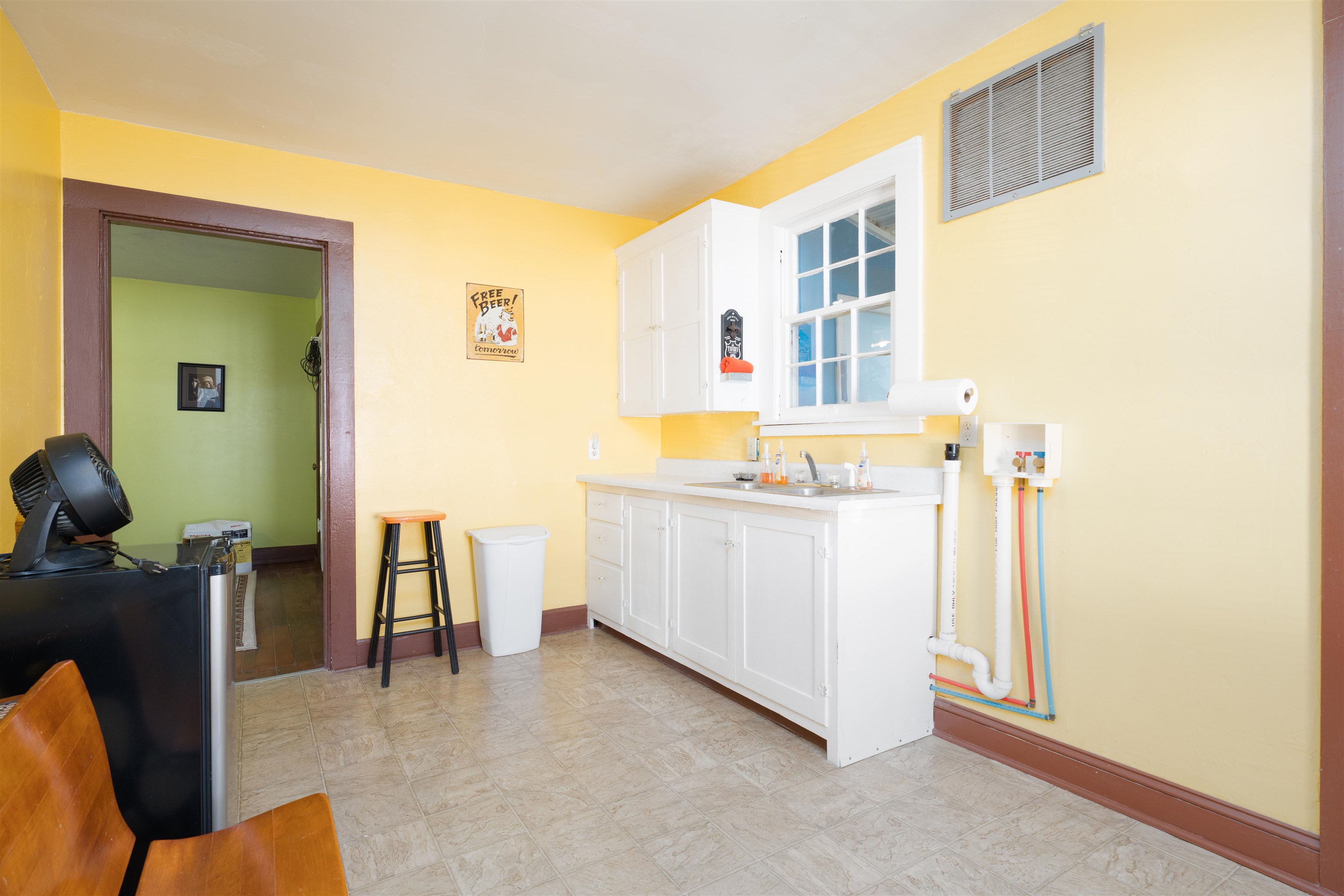 1101 W 11th Street, Owensboro, Kentucky 42301, 1 Bedroom Bedrooms, ,1 BathroomBathrooms,Single Family Residence,For Sale,W 11th Street,92939