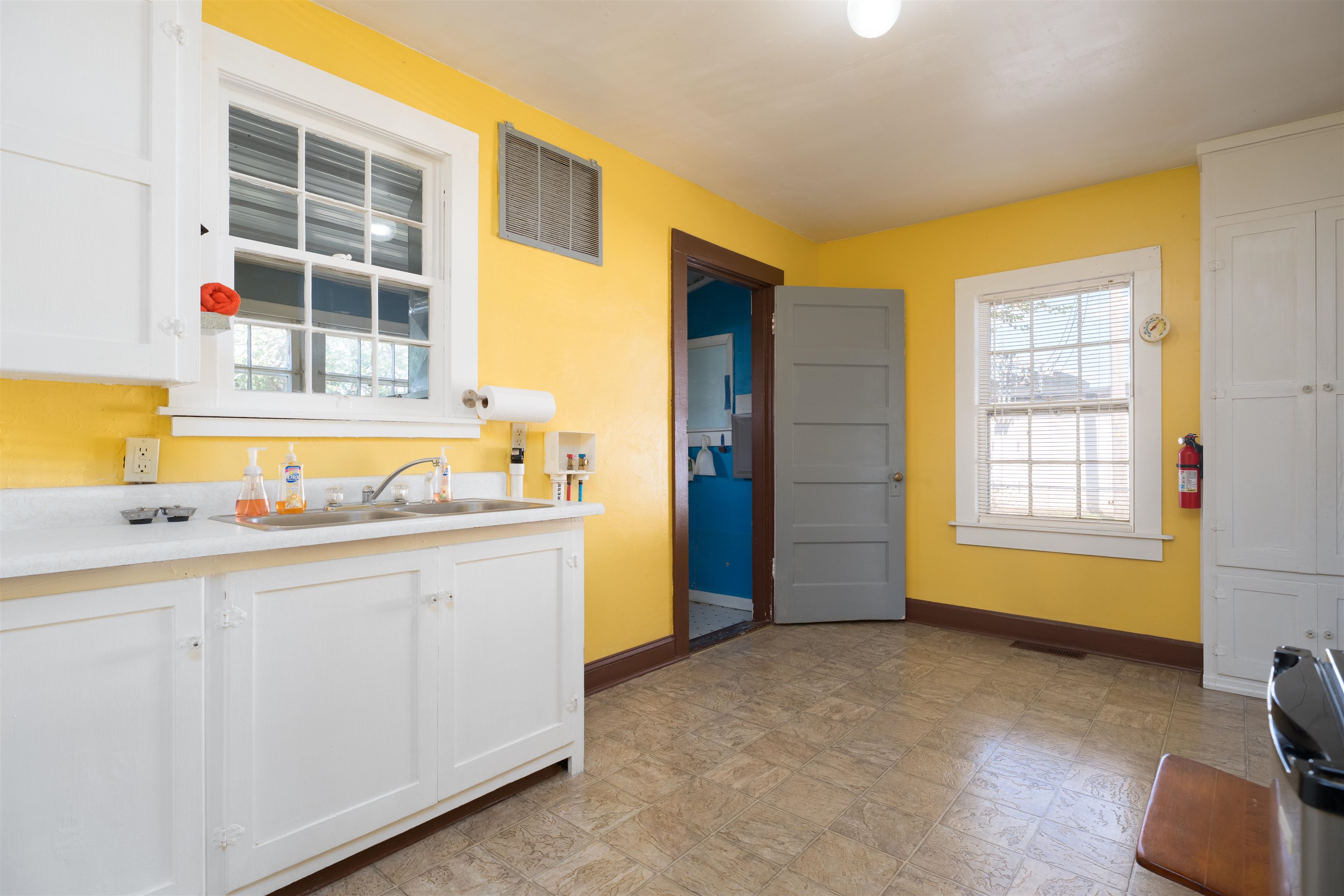 1101 W 11th Street, Owensboro, Kentucky 42301, 1 Bedroom Bedrooms, ,1 BathroomBathrooms,Single Family Residence,For Sale,W 11th Street,92939