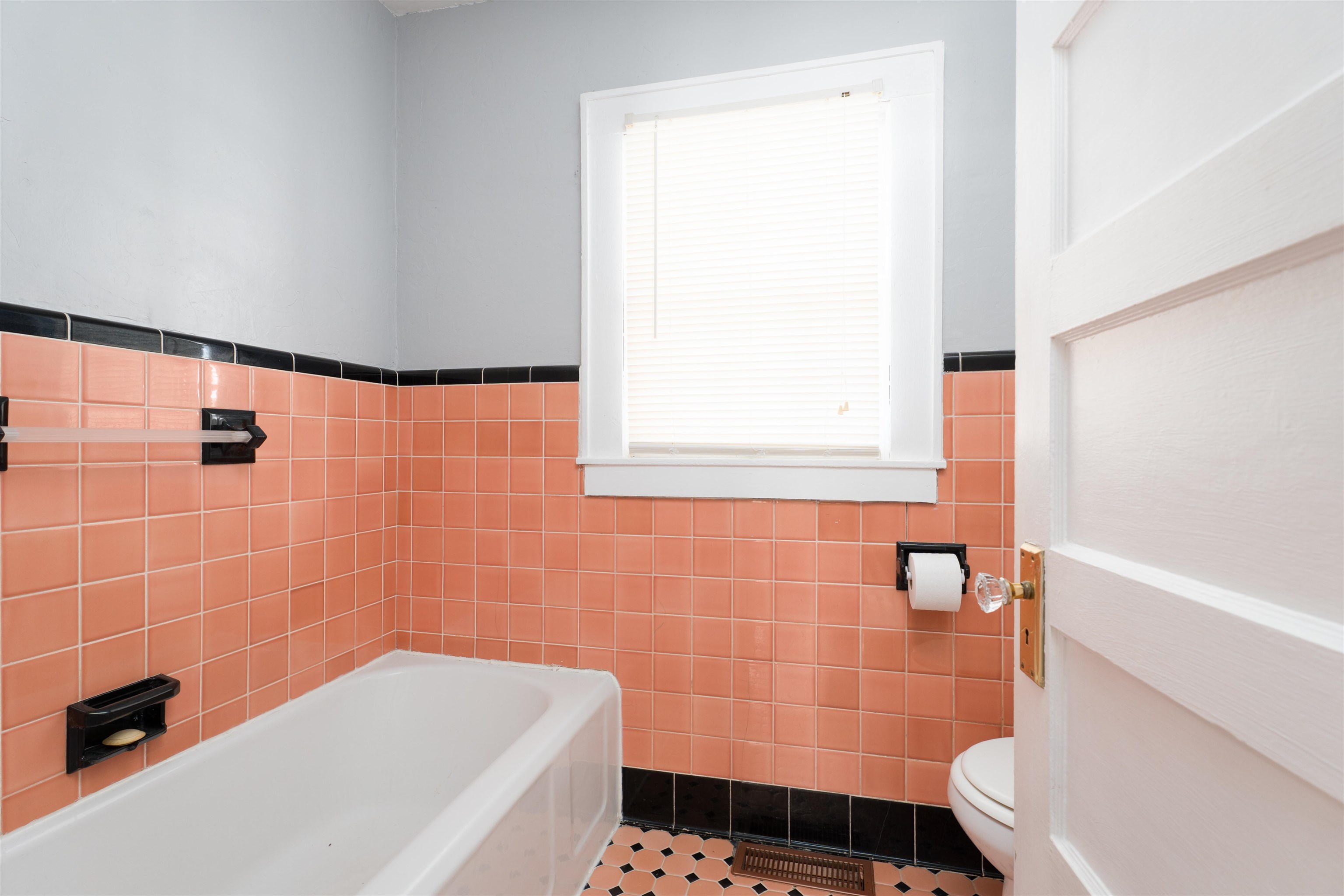 1101 W 11th Street, Owensboro, Kentucky 42301, 1 Bedroom Bedrooms, ,1 BathroomBathrooms,Single Family Residence,For Sale,W 11th Street,92939