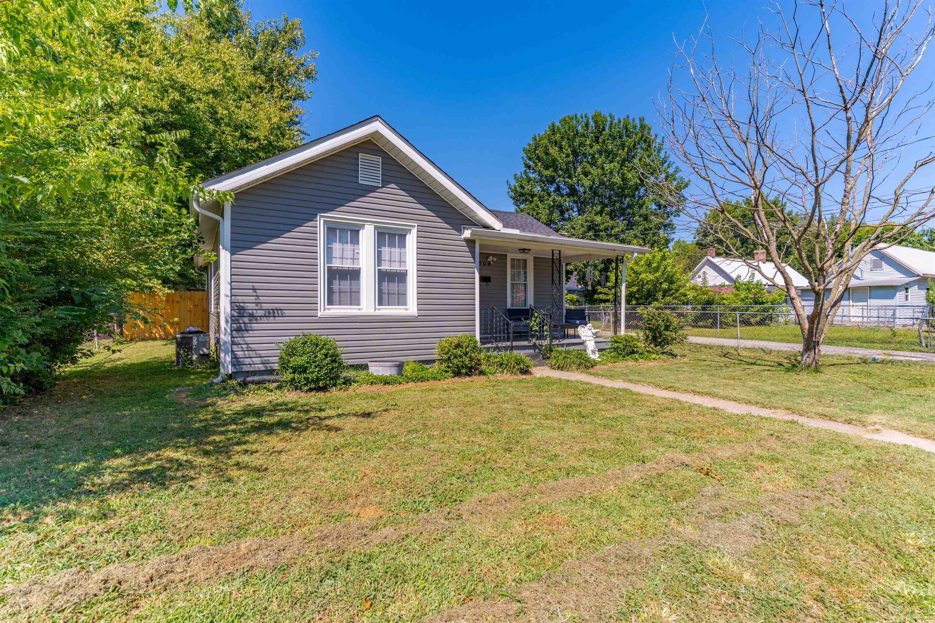 504 Alpha Street, Owensboro, Kentucky 42301, 3 Bedrooms Bedrooms, ,1 BathroomBathrooms,Single Family Residence,For Sale,Alpha Street,92959
