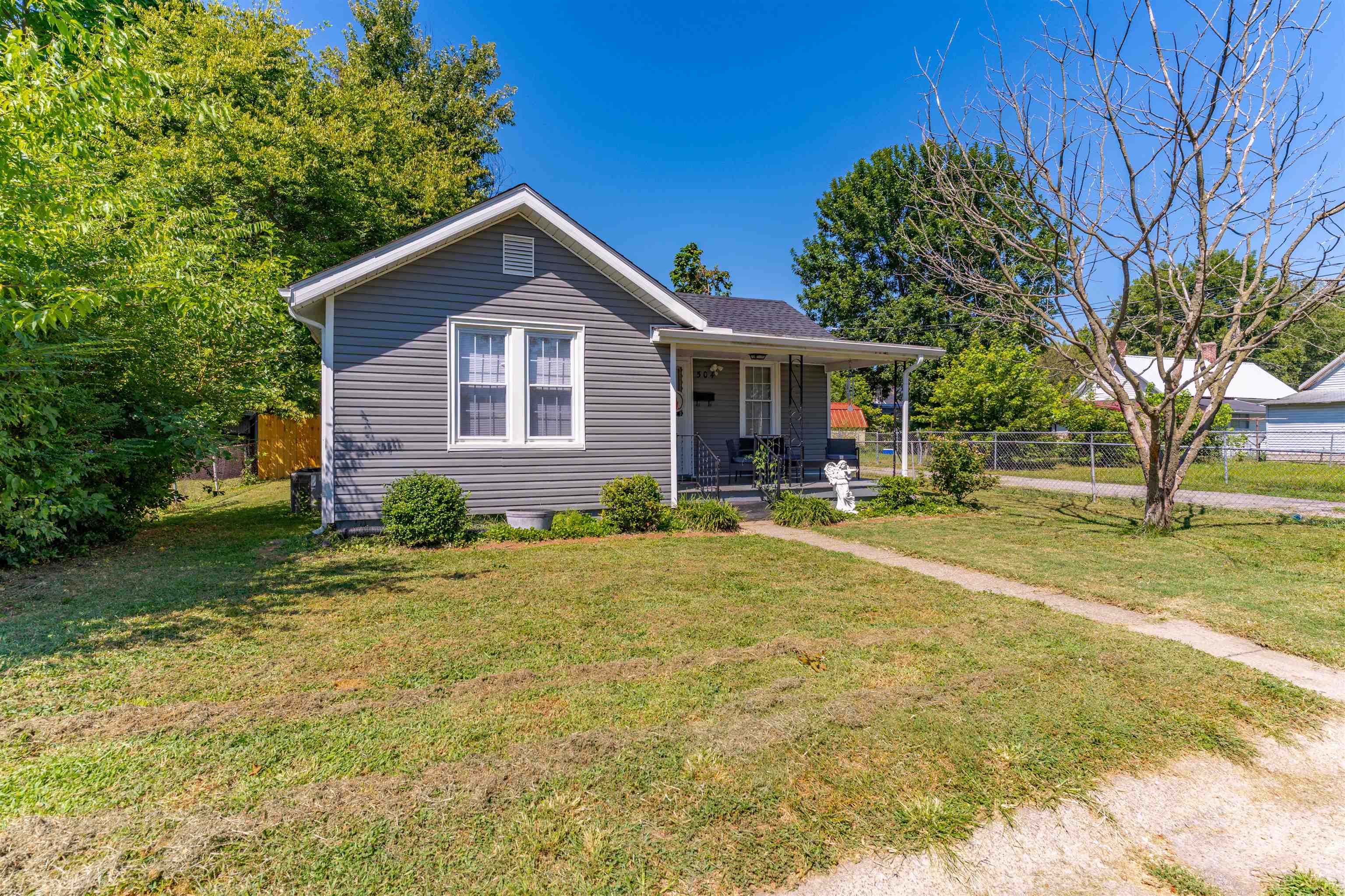 504 Alpha Street, Owensboro, Kentucky 42301, 3 Bedrooms Bedrooms, ,1 BathroomBathrooms,Single Family Residence,For Sale,Alpha Street,92959