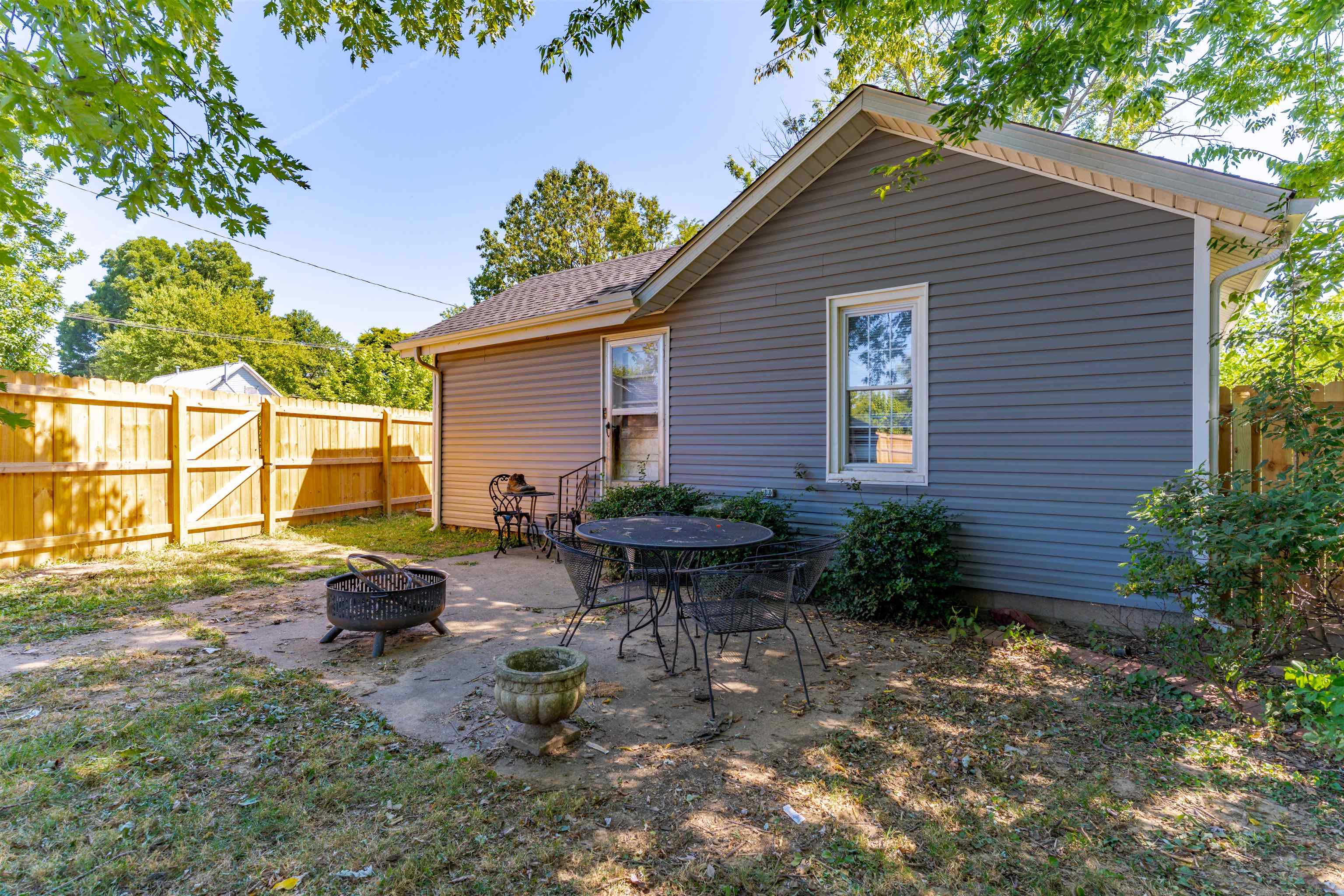 504 Alpha Street, Owensboro, Kentucky 42301, 3 Bedrooms Bedrooms, ,1 BathroomBathrooms,Single Family Residence,For Sale,Alpha Street,92959