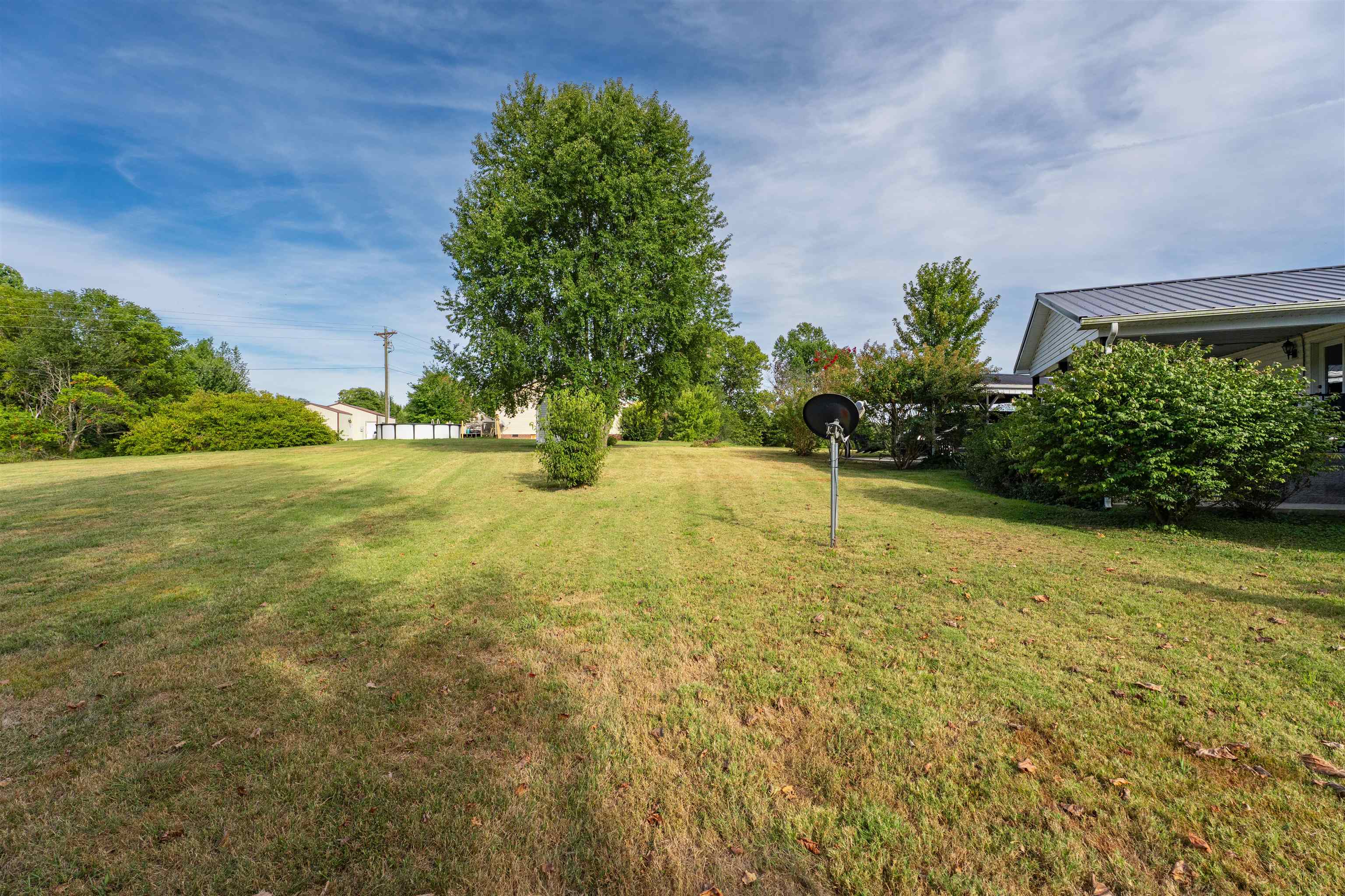 900 Nuckols Old Buck Creek Church Rd, Calhoun, Kentucky 42327, 3 Bedrooms Bedrooms, ,2 BathroomsBathrooms,Single Family Residence,For Sale,Nuckols Old Buck Creek Church Rd,92965