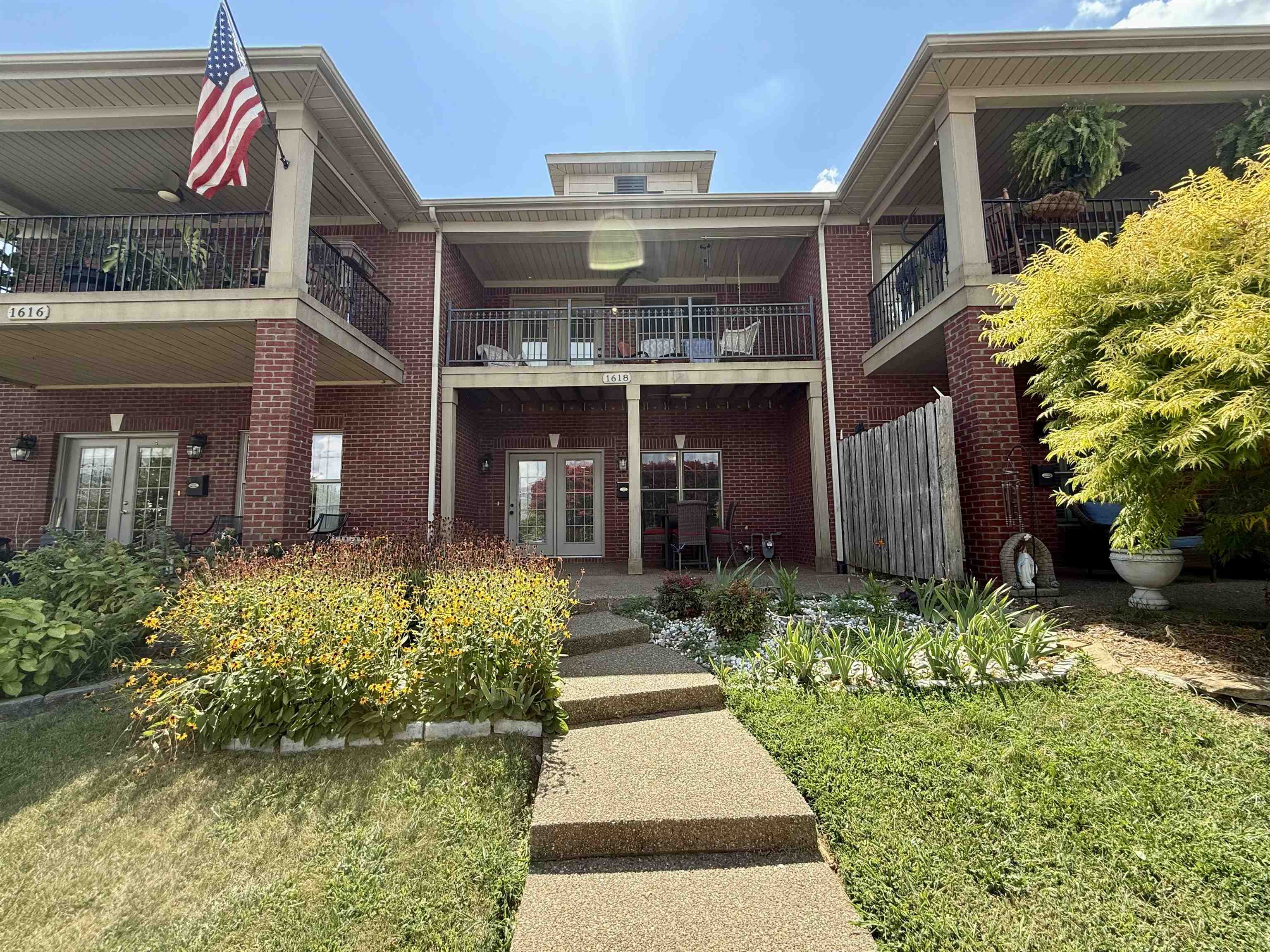 1618 Lock Ave, Owensboro, Kentucky 42301, 3 Bedrooms Bedrooms, ,2 BathroomsBathrooms,Townhouse,For Sale,Lock Ave,92968