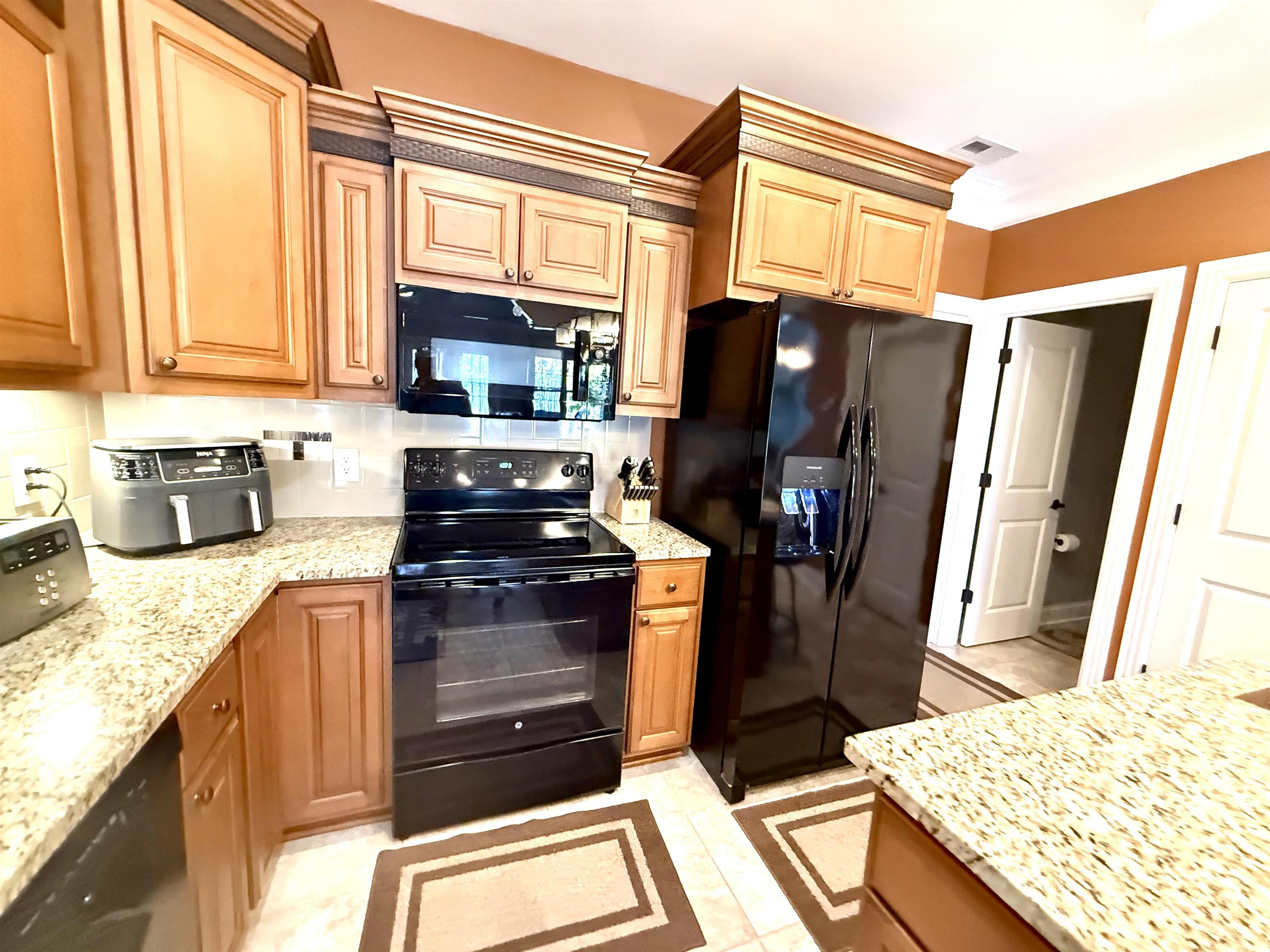 1618 Lock Ave, Owensboro, Kentucky 42301, 3 Bedrooms Bedrooms, ,2 BathroomsBathrooms,Townhouse,For Sale,Lock Ave,92968