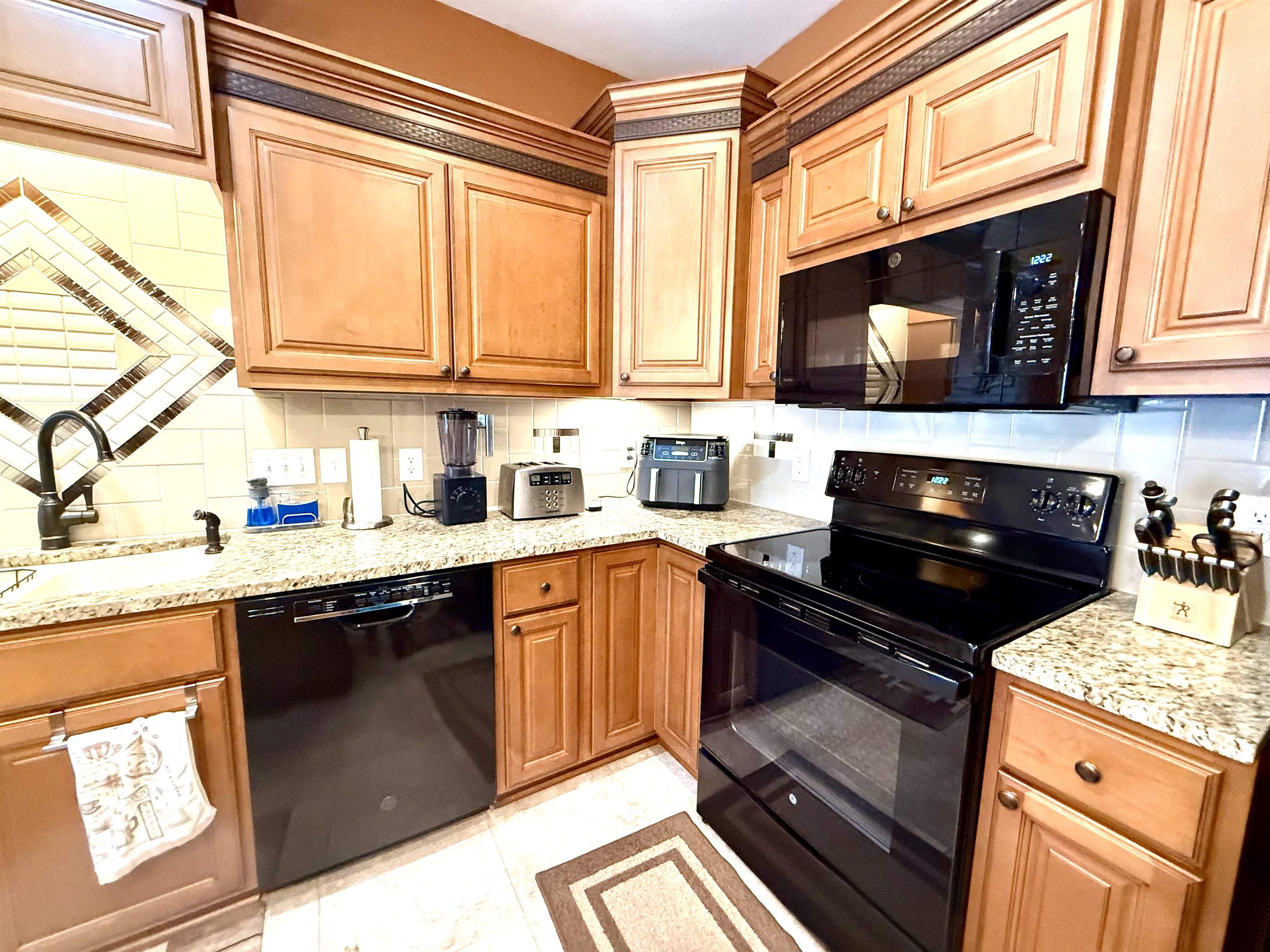 1618 Lock Ave, Owensboro, Kentucky 42301, 3 Bedrooms Bedrooms, ,2 BathroomsBathrooms,Townhouse,For Sale,Lock Ave,92968