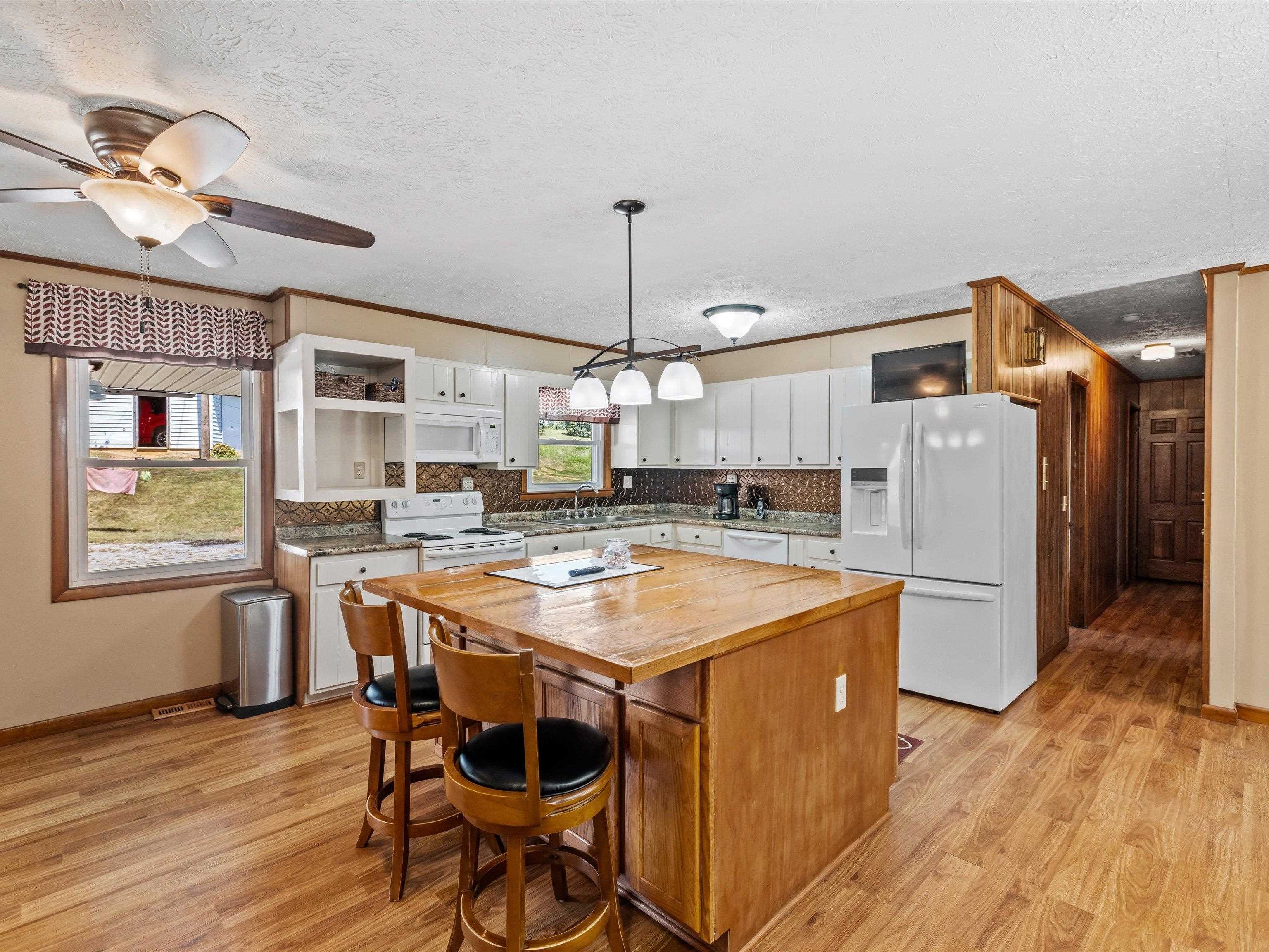 11305 State Route 2181, Hawesville, Kentucky 42348, 3 Bedrooms Bedrooms, ,2 BathroomsBathrooms,Single Family Residence,For Sale,State Route 2181,92970