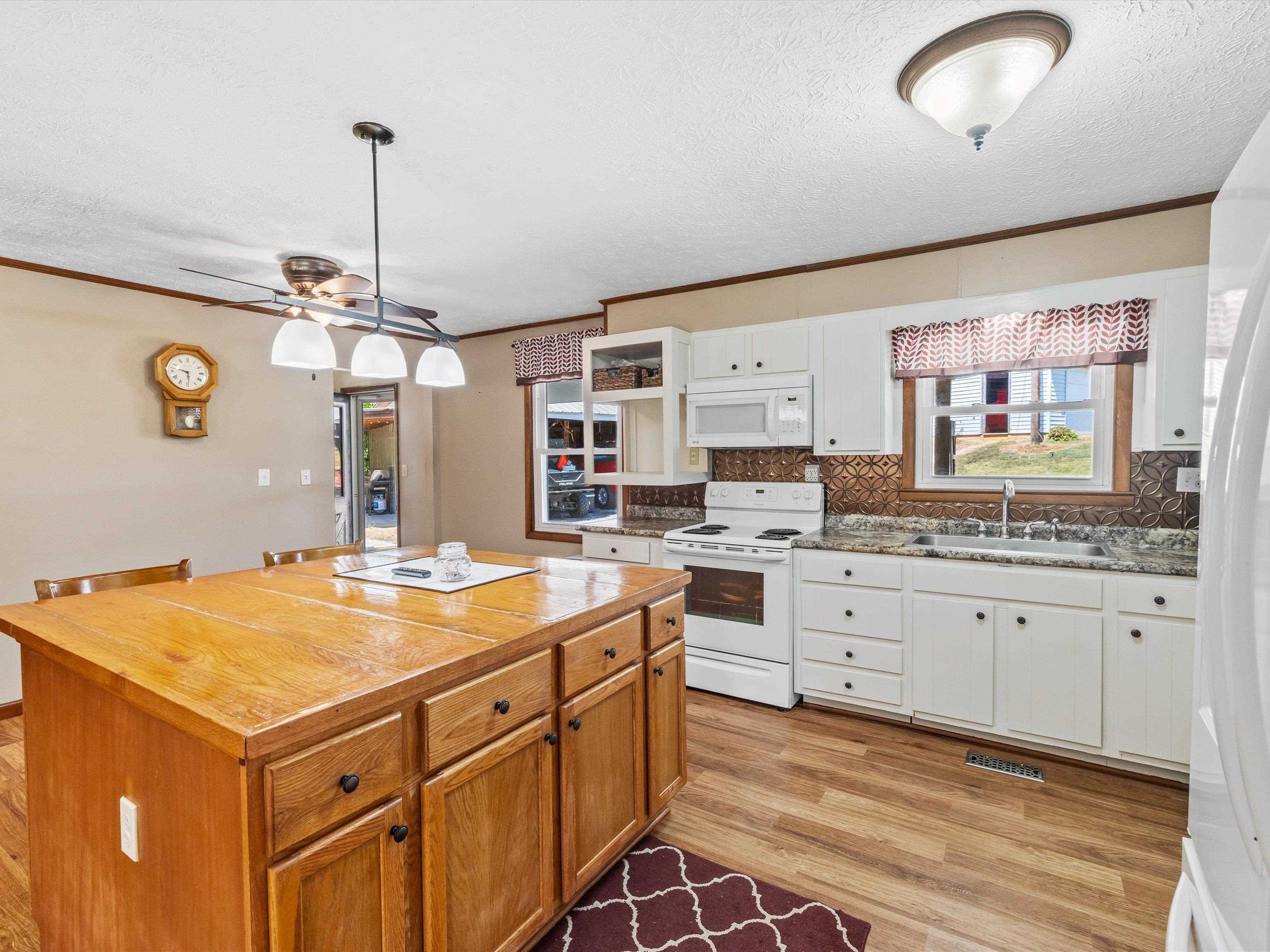 11305 State Route 2181, Hawesville, Kentucky 42348, 3 Bedrooms Bedrooms, ,2 BathroomsBathrooms,Single Family Residence,For Sale,State Route 2181,92970