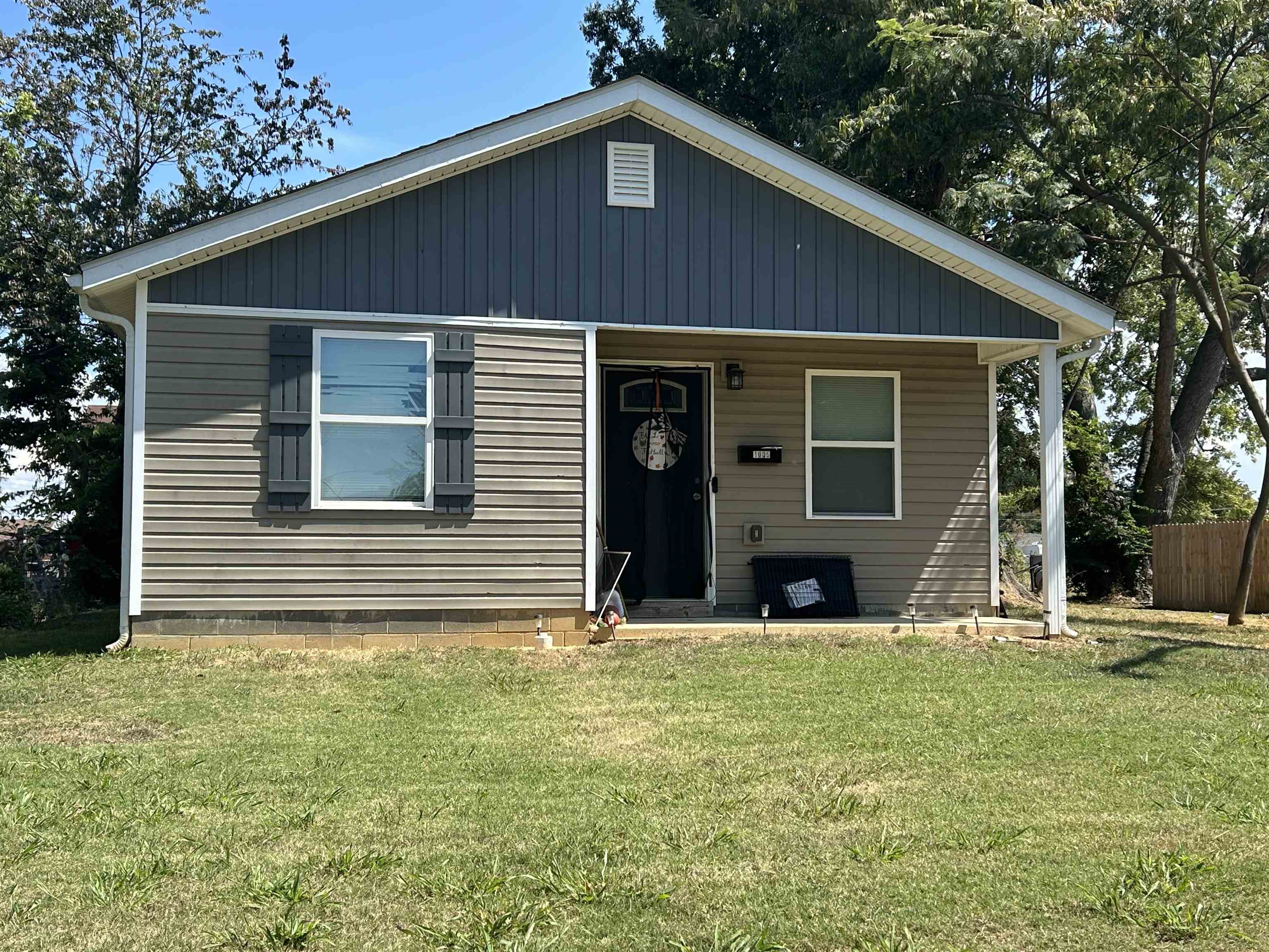 1005 Jackson Street, Owensboro, Kentucky 42303, 2 Bedrooms Bedrooms, ,1 BathroomBathrooms,Single Family Residence,For Sale,Jackson Street,92987