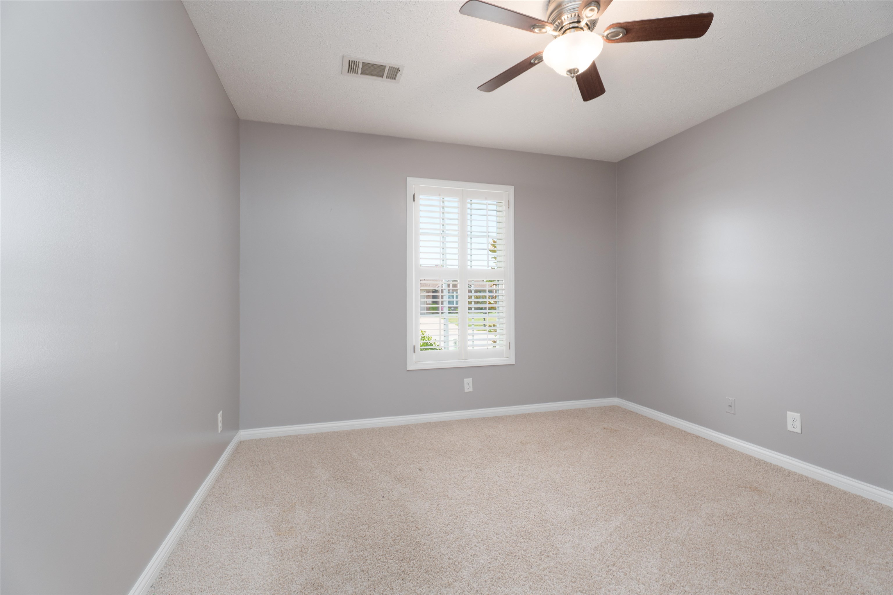 4825 Bernheim Dr, Owensboro, Kentucky 42301, 3 Bedrooms Bedrooms, ,2 BathroomsBathrooms,Single Family Residence,For Sale,Bernheim Dr,92993