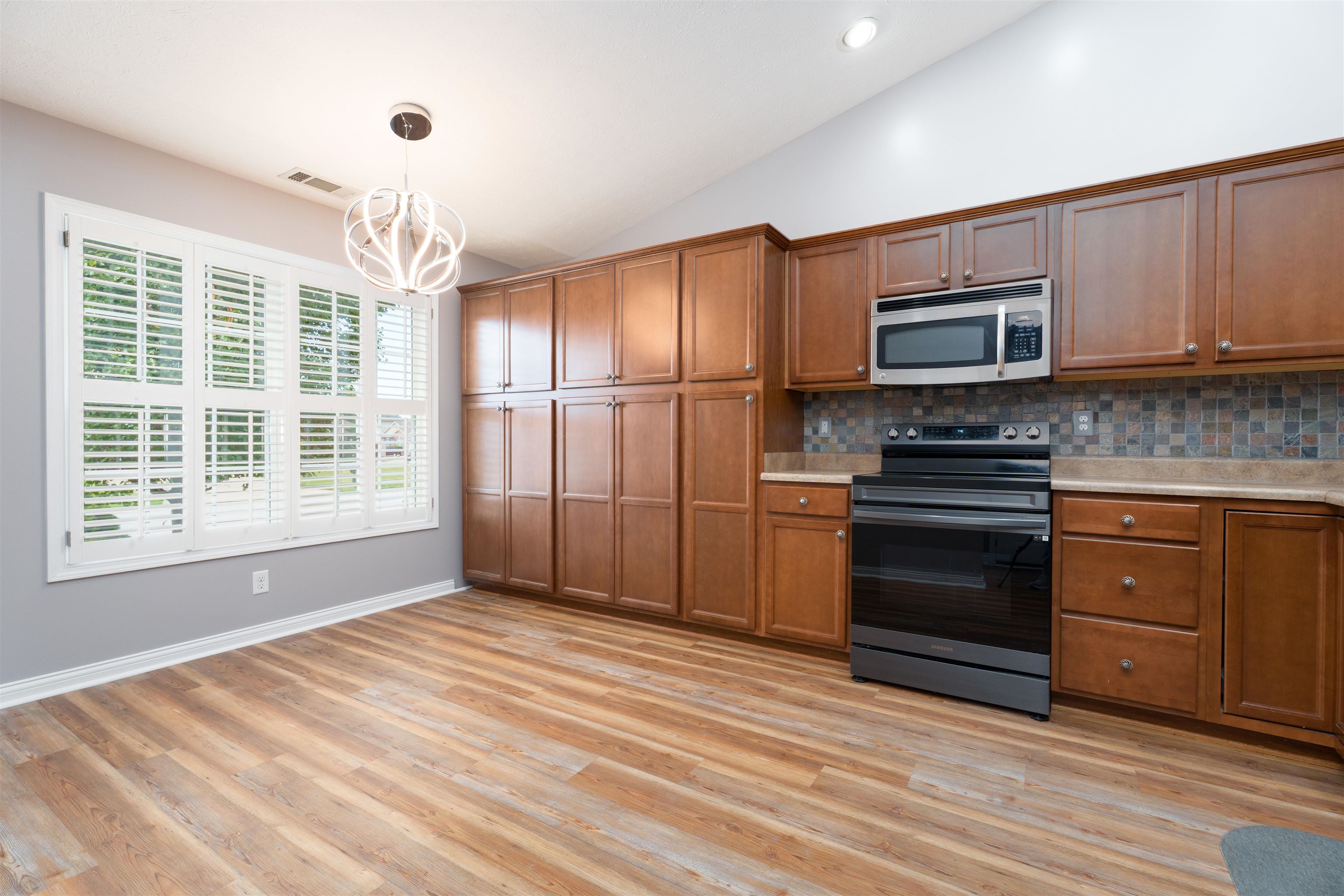 4825 Bernheim Dr, Owensboro, Kentucky 42301, 3 Bedrooms Bedrooms, ,2 BathroomsBathrooms,Single Family Residence,For Sale,Bernheim Dr,92993