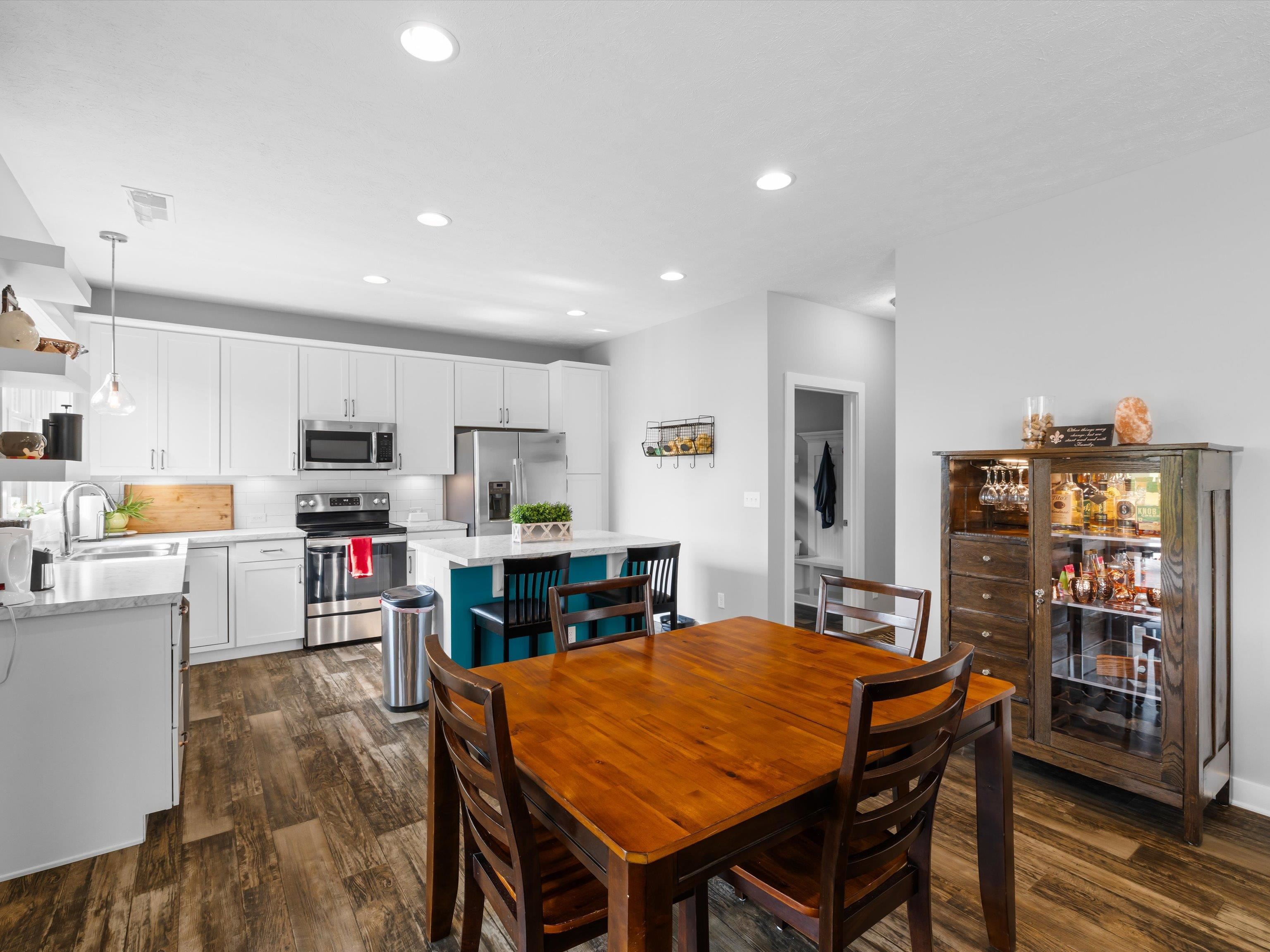 2617 Dellwood Valley, Utica, Kentucky 42376, 4 Bedrooms Bedrooms, ,2 BathroomsBathrooms,Single Family Residence,For Sale,Dellwood Valley,93006