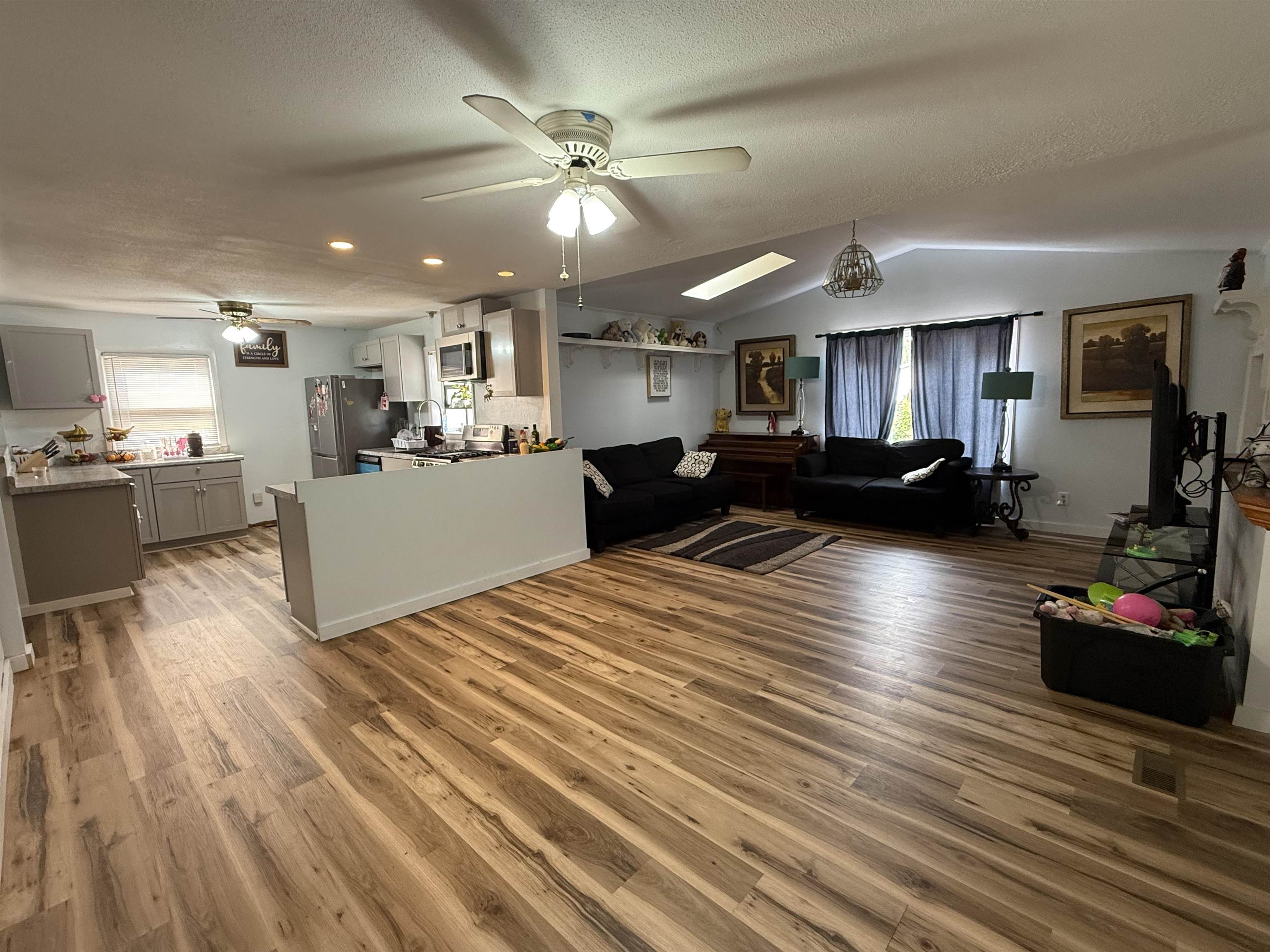 3418 Queens Way, Owensboro, Kentucky 42301, 3 Bedrooms Bedrooms, ,2 BathroomsBathrooms,Single Family Residence,For Sale,Queens Way,93009