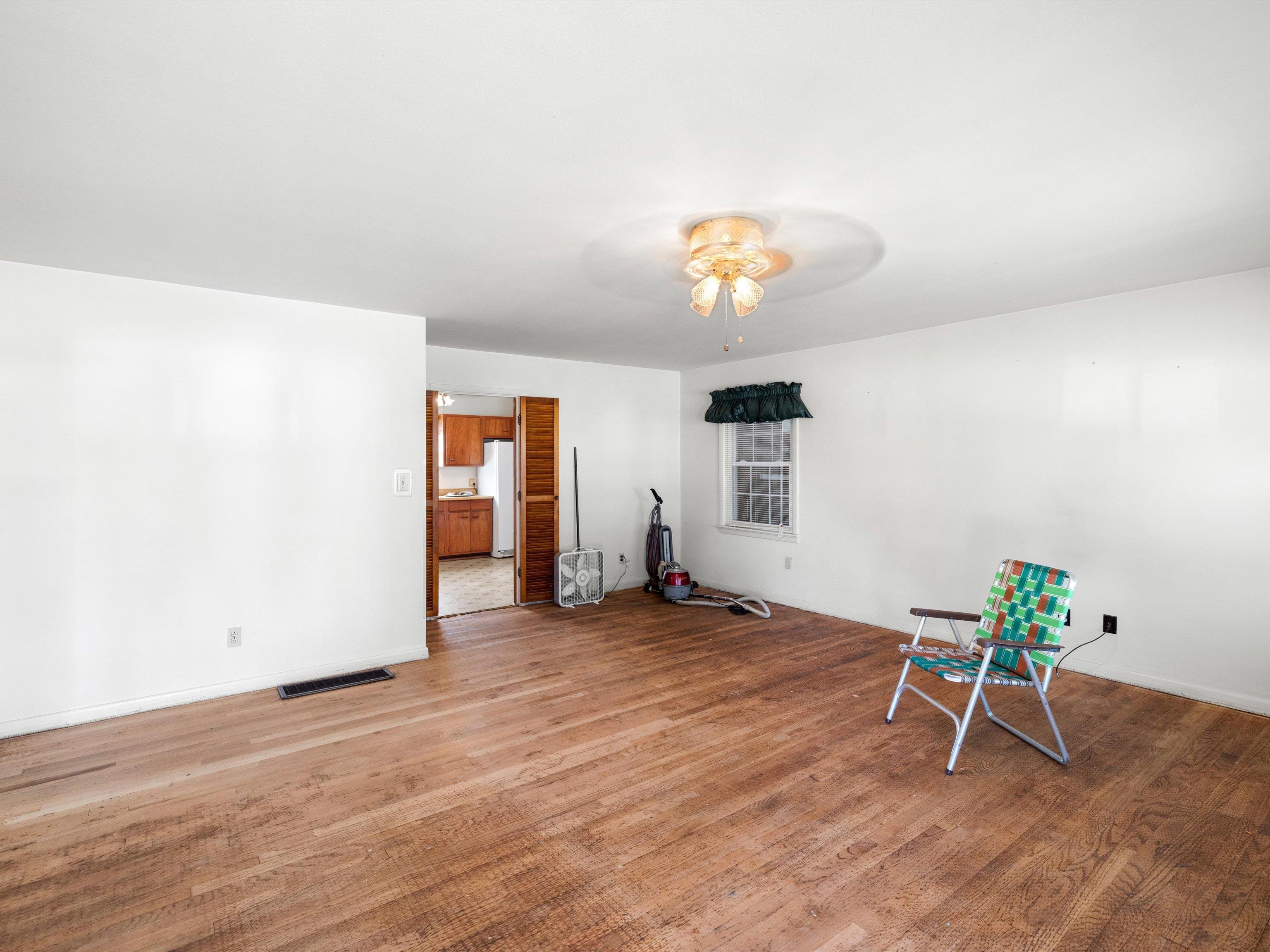 2524 South Cherokee Drive, Owensboro, Kentucky 42301, 3 Bedrooms Bedrooms, ,1 BathroomBathrooms,Single Family Residence,For Sale,South Cherokee Drive,93018