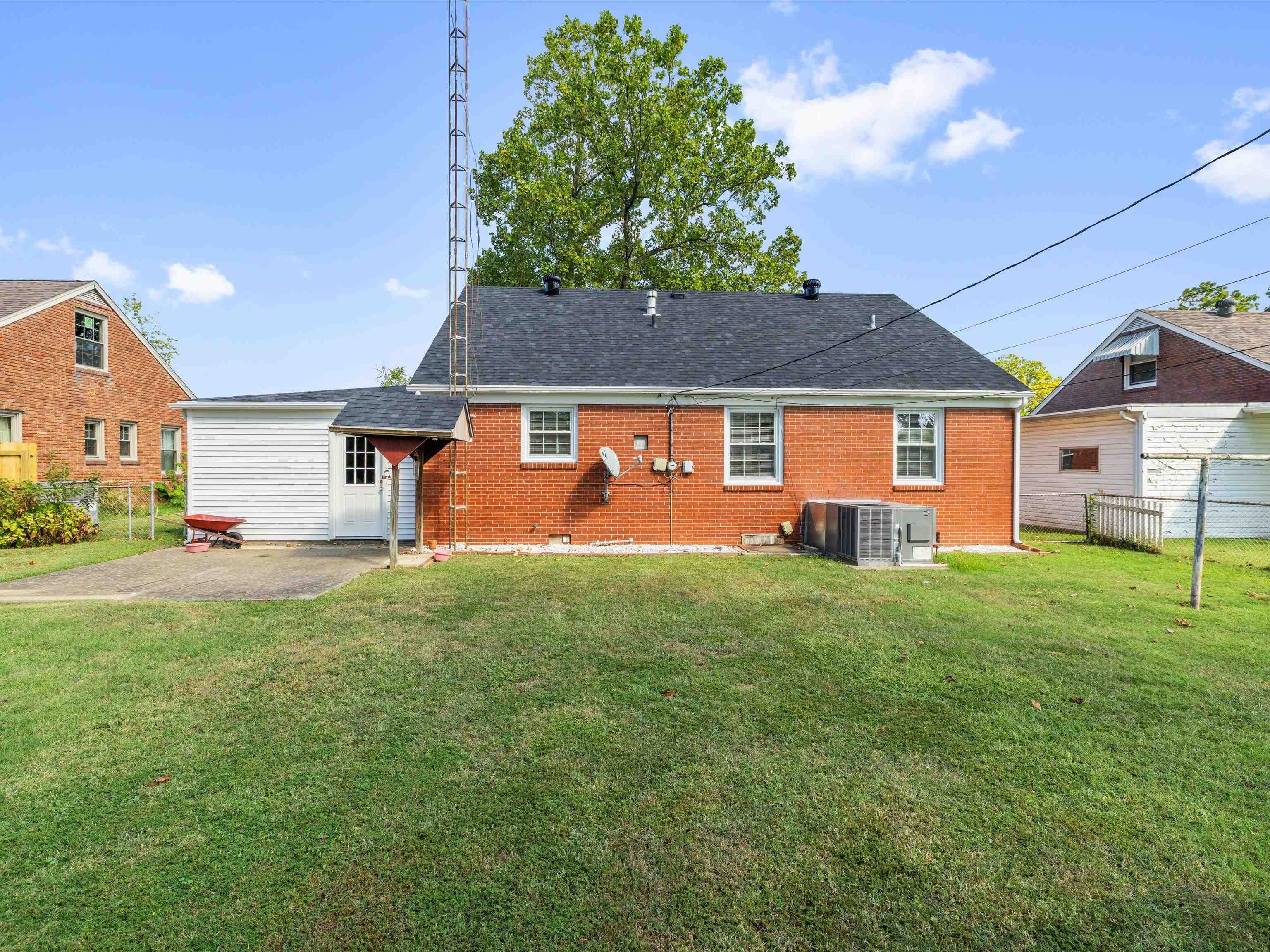 2524 South Cherokee Drive, Owensboro, Kentucky 42301, 3 Bedrooms Bedrooms, ,1 BathroomBathrooms,Single Family Residence,For Sale,South Cherokee Drive,93018