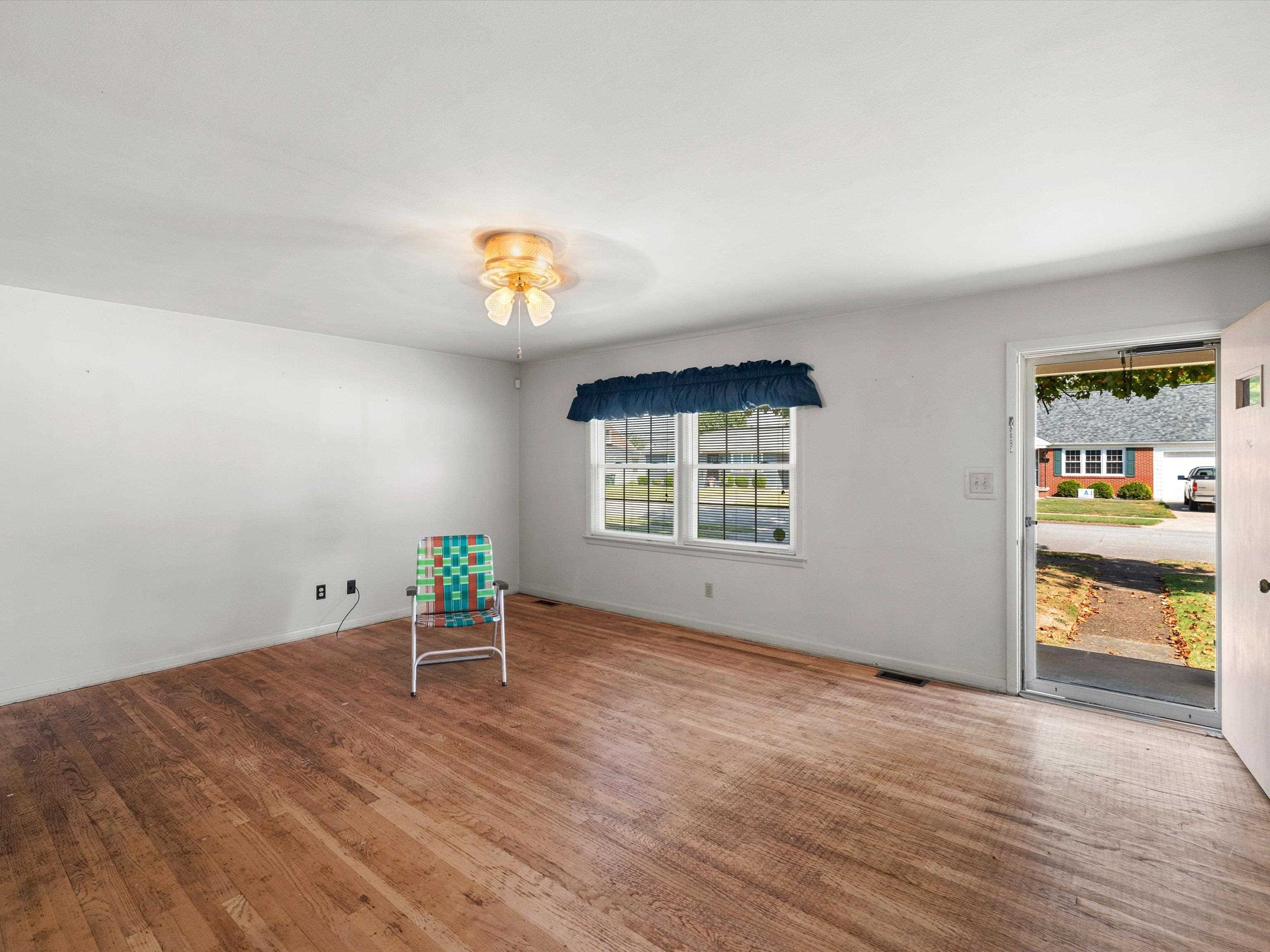 2524 South Cherokee Drive, Owensboro, Kentucky 42301, 3 Bedrooms Bedrooms, ,1 BathroomBathrooms,Single Family Residence,For Sale,South Cherokee Drive,93018