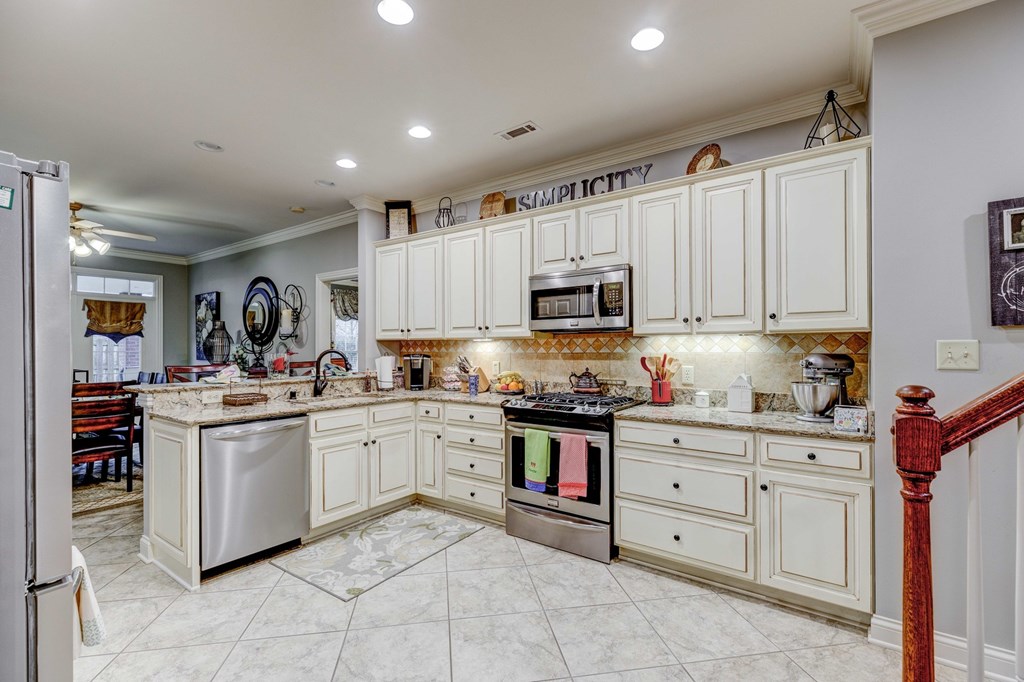 400 Stableford Cir, Owensboro, Kentucky 42303, 4 Bedrooms Bedrooms, ,3 BathroomsBathrooms,Single Family Residence,For Sale,Stableford Cir,93019