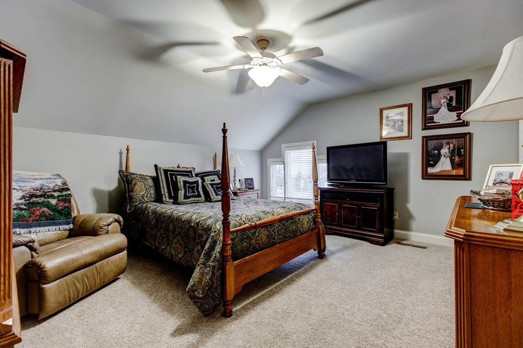 400 Stableford Cir, Owensboro, Kentucky 42303, 4 Bedrooms Bedrooms, ,3 BathroomsBathrooms,Single Family Residence,For Sale,Stableford Cir,93019