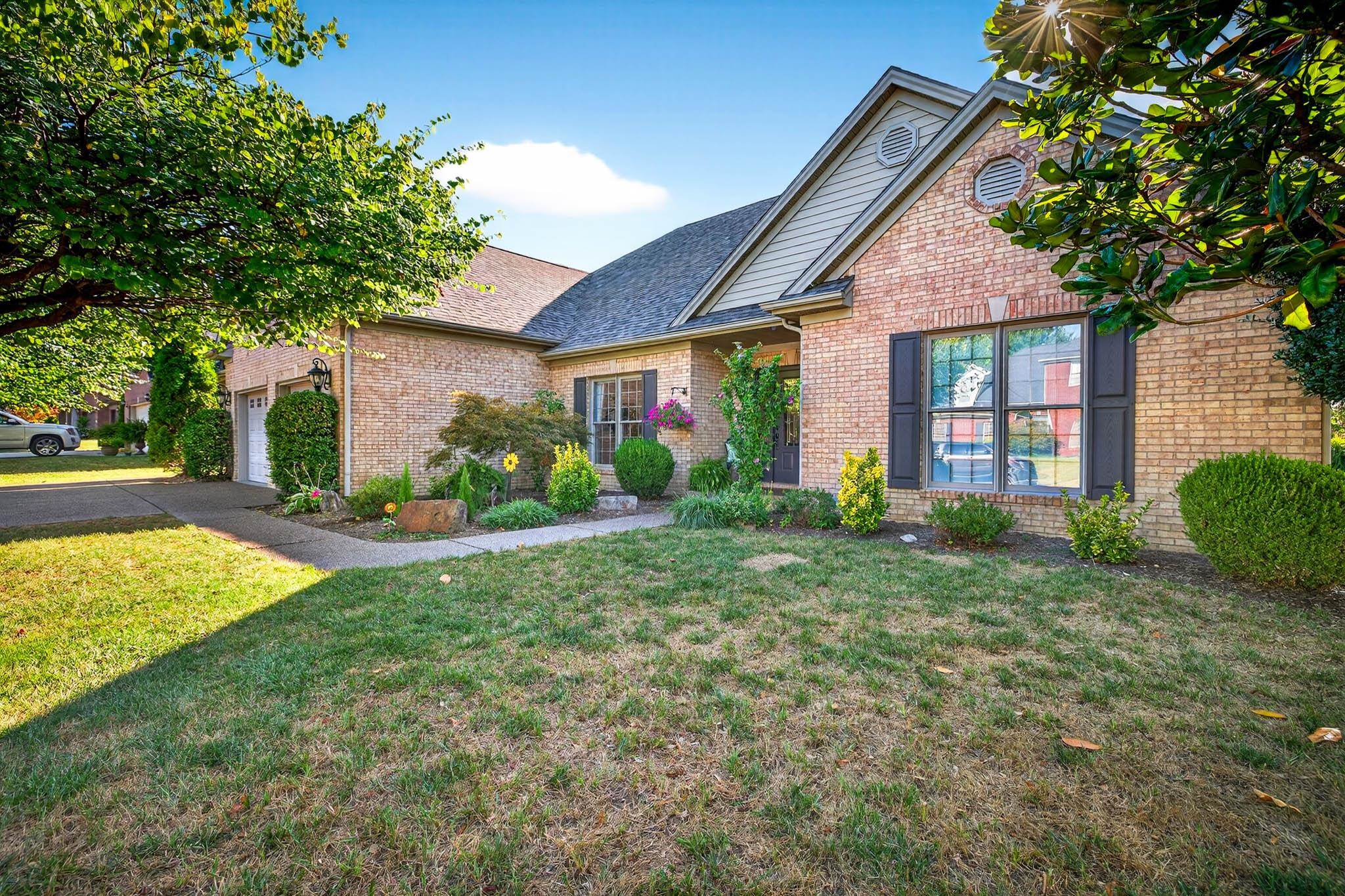 2610 Avenue of the Parks, Owensboro, Kentucky 42303, 3 Bedrooms Bedrooms, ,2 BathroomsBathrooms,Single Family Residence,For Sale,Avenue of the Parks,93022