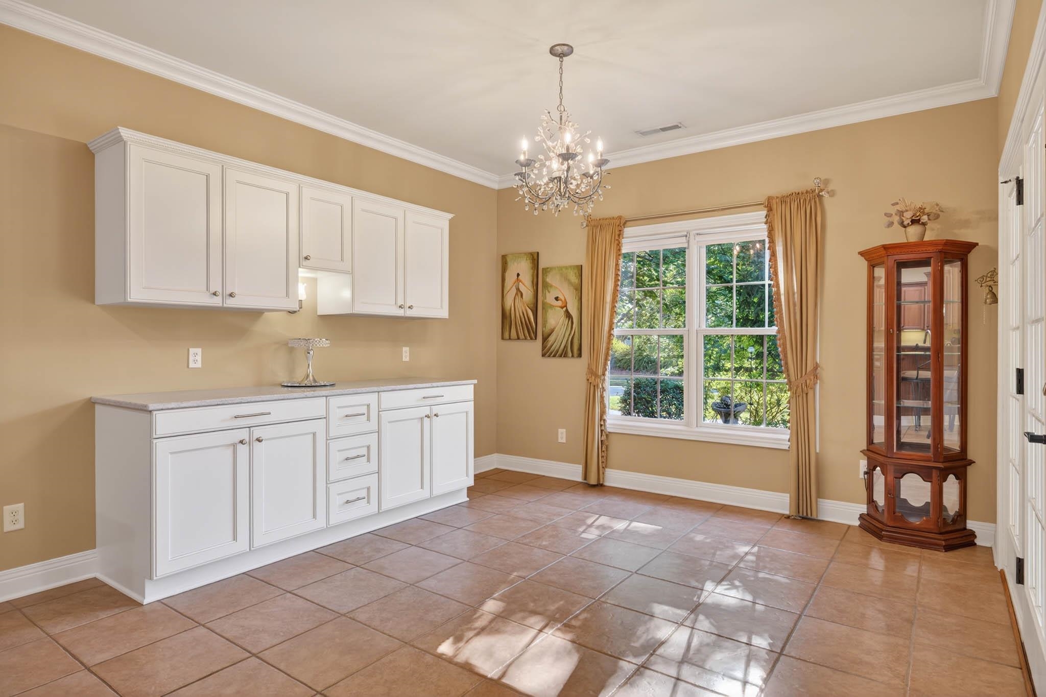 2610 Avenue of the Parks, Owensboro, Kentucky 42303, 3 Bedrooms Bedrooms, ,2 BathroomsBathrooms,Single Family Residence,For Sale,Avenue of the Parks,93022
