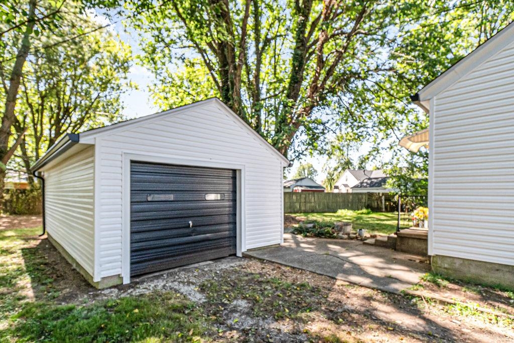 2231 Saint James Court, Owensboro, Kentucky 42301, 3 Bedrooms Bedrooms, ,1 BathroomBathrooms,Single Family Residence,For Sale,Saint James Court,93025