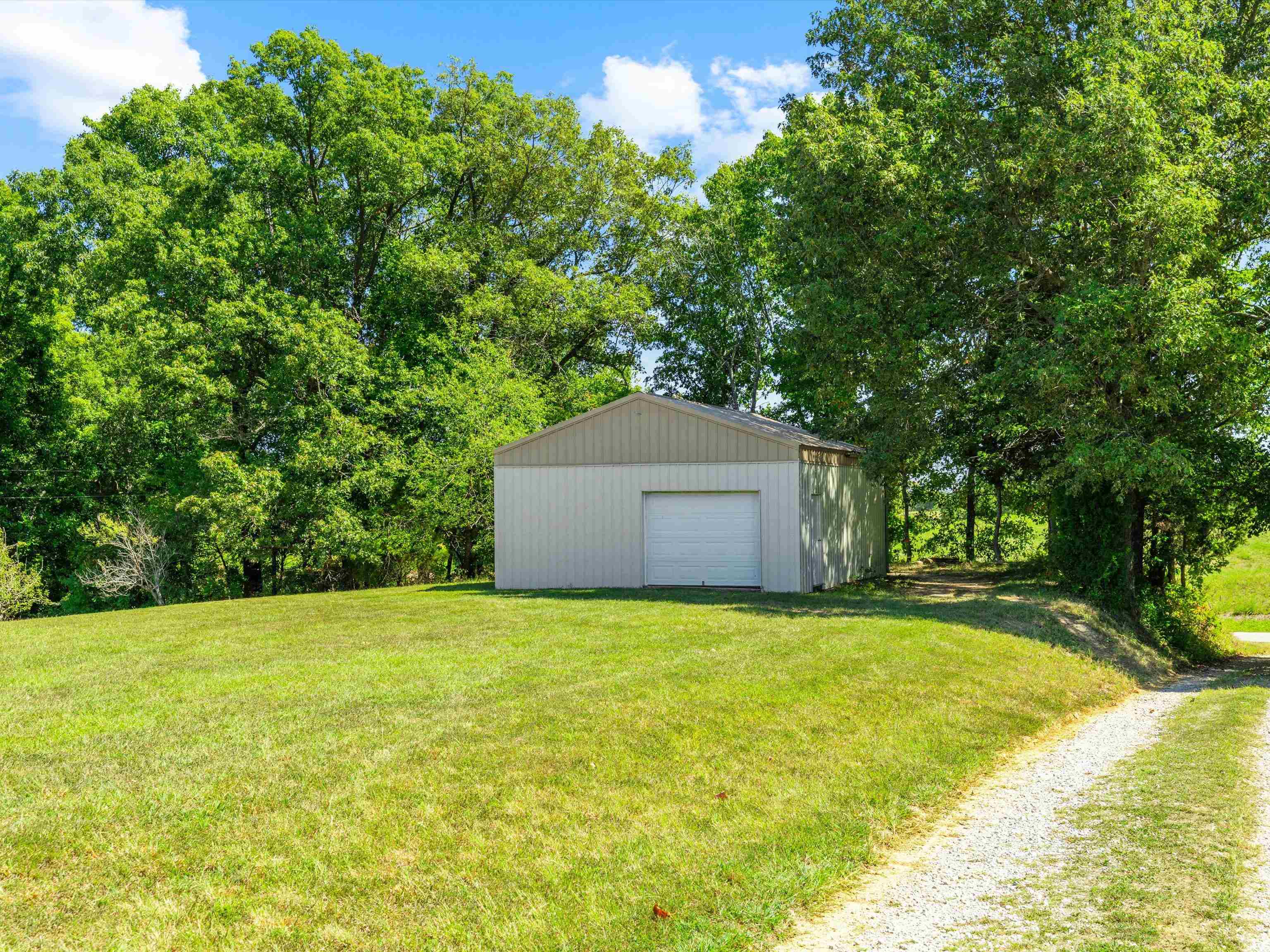 12150 Red Hill Maxwell Road, Utica, Kentucky 42376, 4 Bedrooms Bedrooms, ,2 BathroomsBathrooms,Single Family Residence,For Sale,Red Hill Maxwell Road,93042